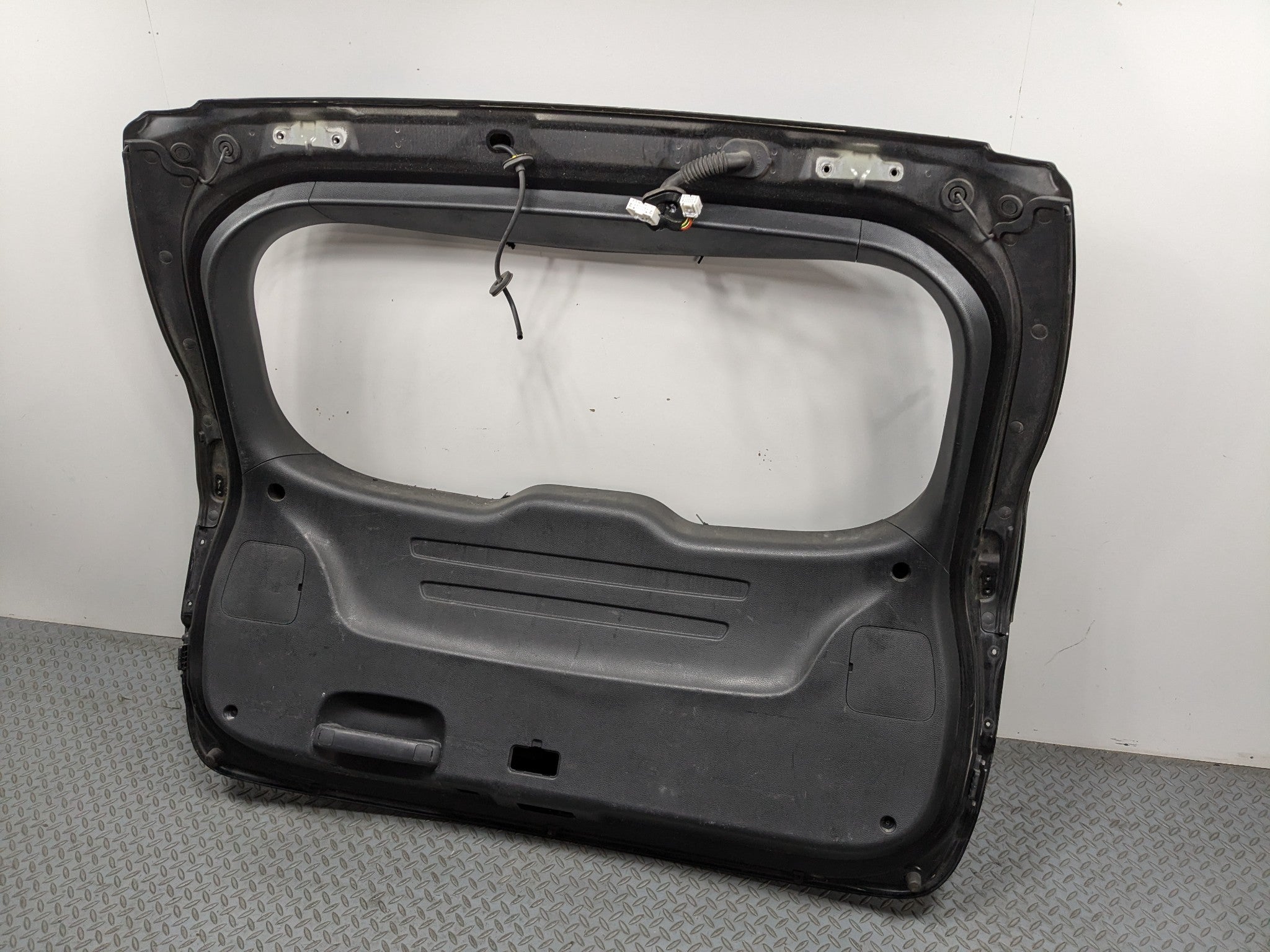 2013 - 2016 HYUNDAI SANTA FE OEM REAR TAILGATE LIFTGATE HATCH SHELL PANEL BLACK