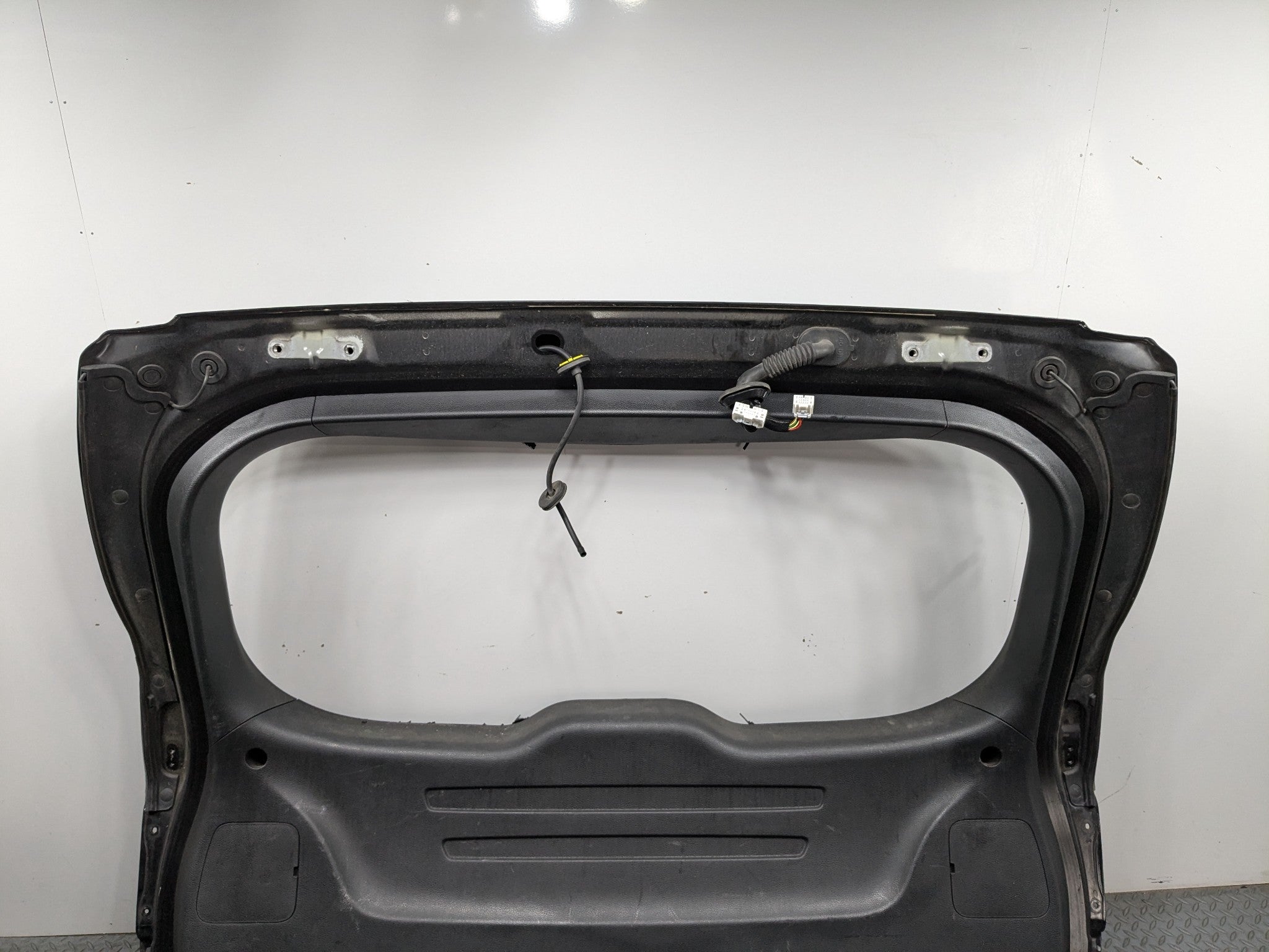 2013 - 2016 HYUNDAI SANTA FE OEM REAR TAILGATE LIFTGATE HATCH SHELL PANEL BLACK