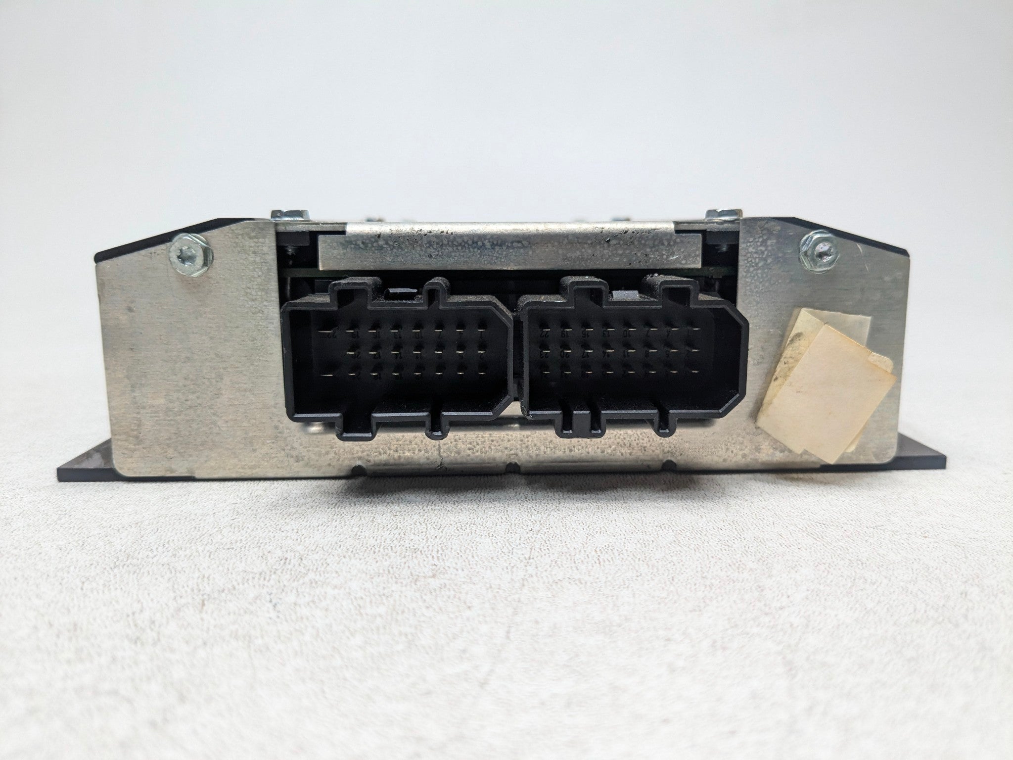 04 - 10 VOLKSWAGEN TOUAREG OEM RADIO AMPLIFIER AUDIO VISUAL EQUIPMENT 8 CHANNEL