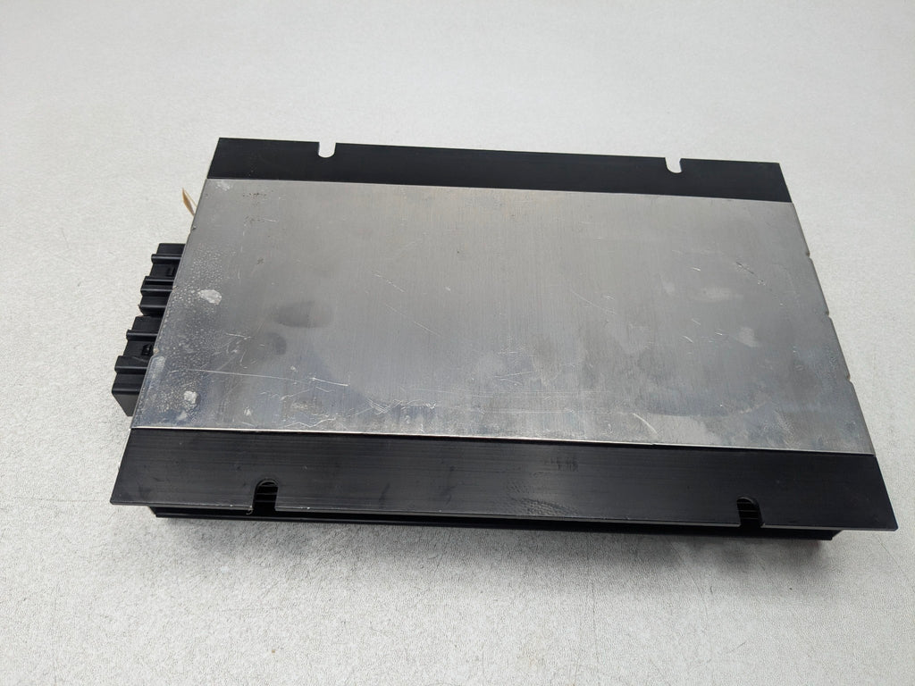 04 - 10 VOLKSWAGEN TOUAREG OEM RADIO AMPLIFIER AUDIO VISUAL EQUIPMENT 8 CHANNEL