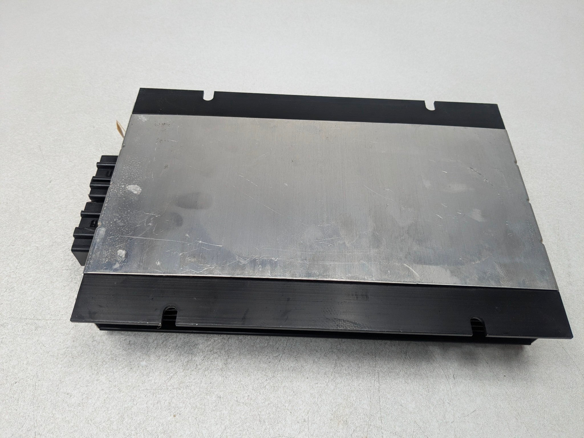 04 - 10 VOLKSWAGEN TOUAREG OEM RADIO AMPLIFIER AUDIO VISUAL EQUIPMENT 8 CHANNEL