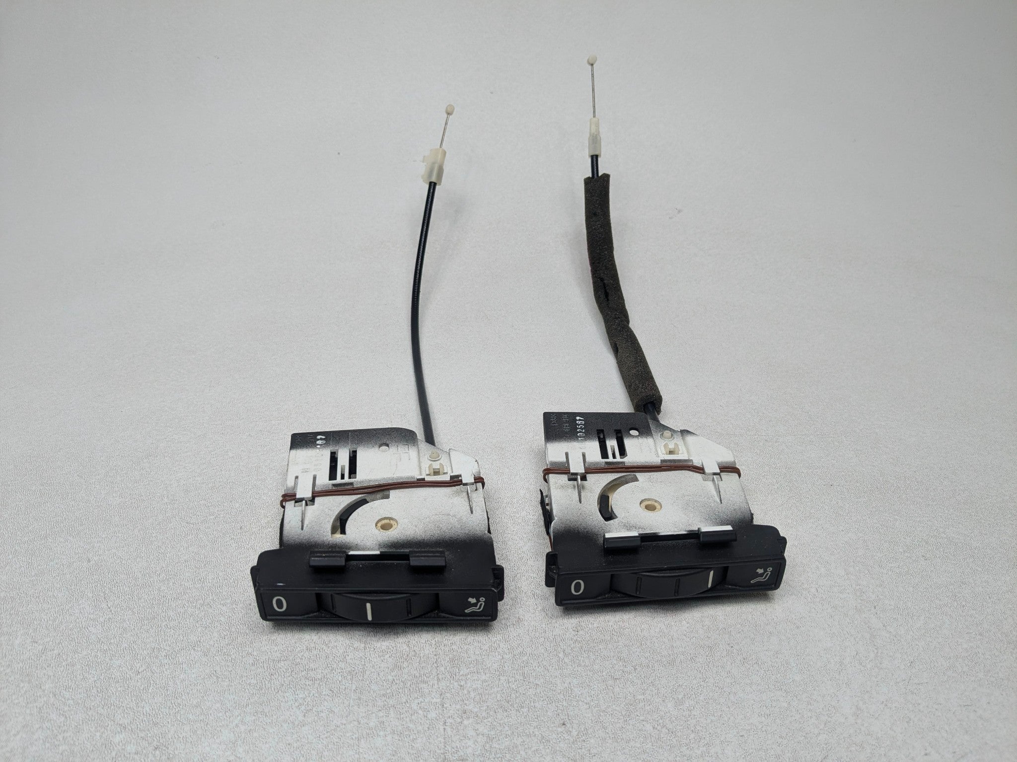 04 - 10 VOLKSWAGEN TOUAREG OEM AIR VENT ADJUSTMENT SWITCH FRONT LEFT AND RIGHT