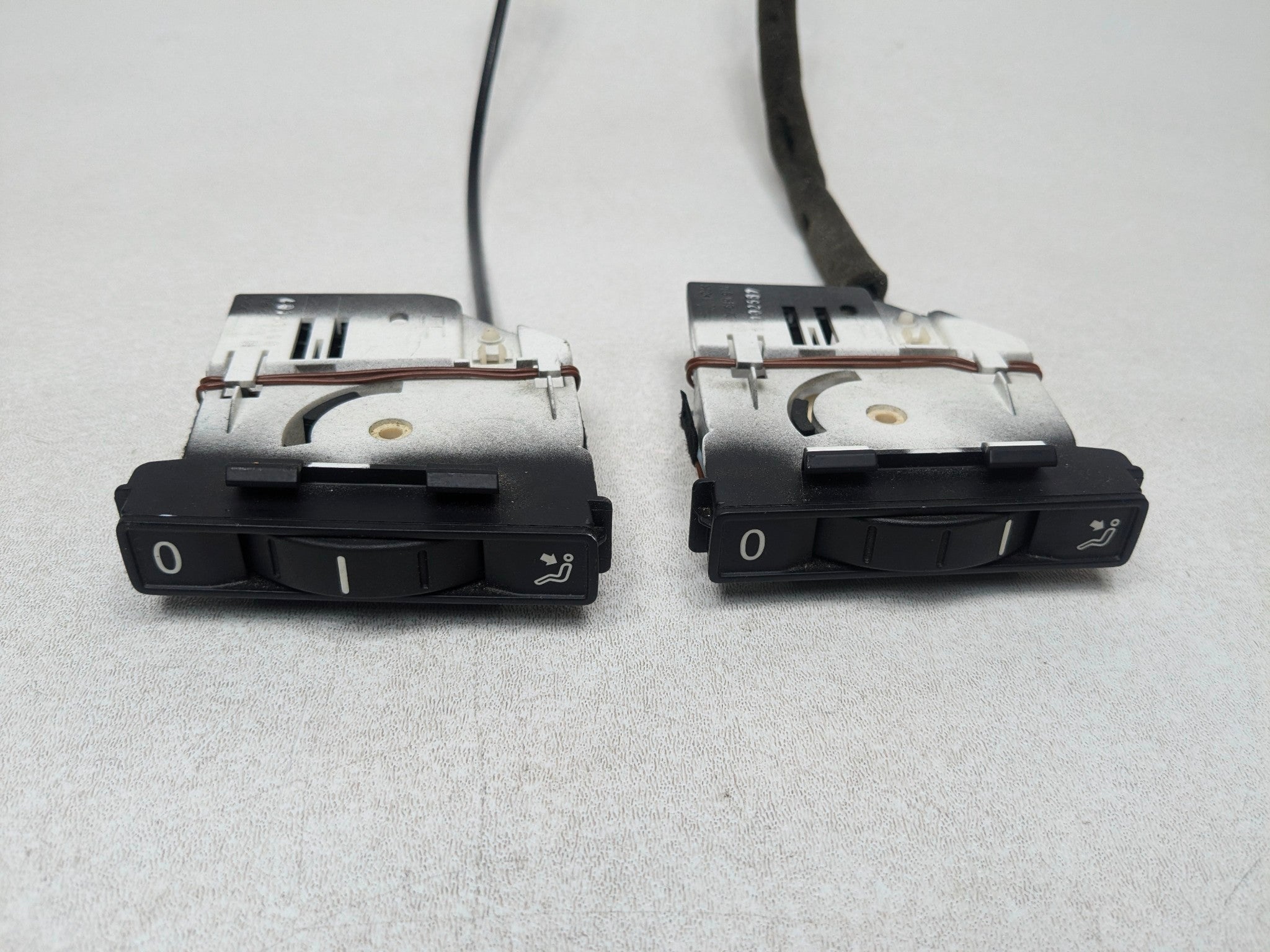 04 - 10 VOLKSWAGEN TOUAREG OEM AIR VENT ADJUSTMENT SWITCH FRONT LEFT AND RIGHT