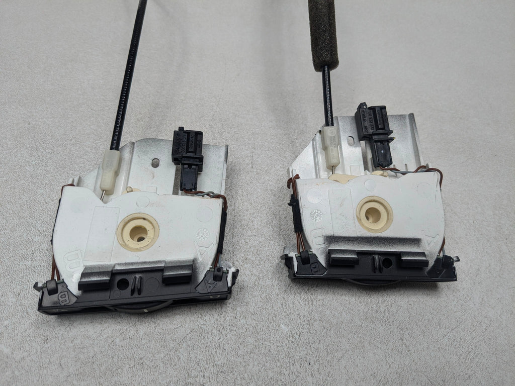 04 - 10 VOLKSWAGEN TOUAREG OEM AIR VENT ADJUSTMENT SWITCH FRONT LEFT AND RIGHT