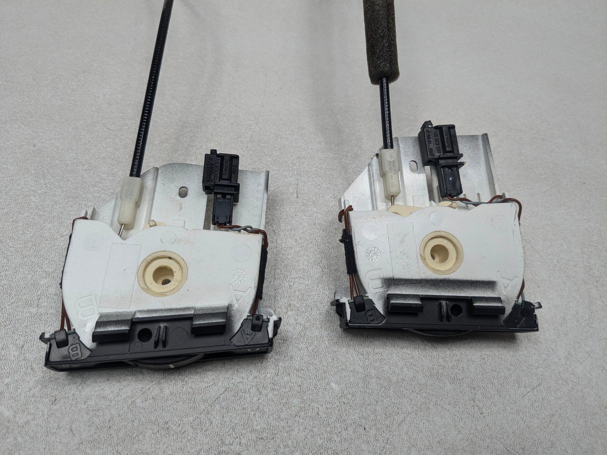 04 - 10 VOLKSWAGEN TOUAREG OEM AIR VENT ADJUSTMENT SWITCH FRONT LEFT AND RIGHT