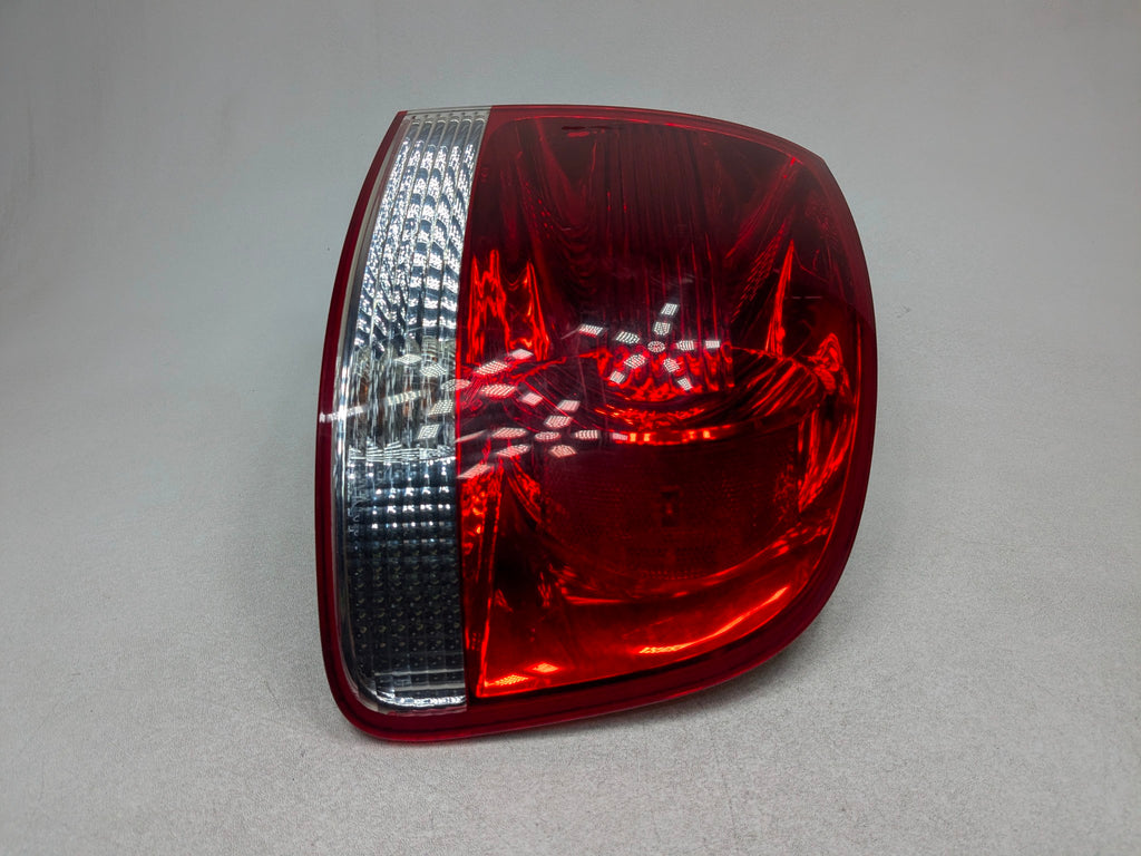 04 - 10 VOLKSWAGEN TOUAREG OEM TAILLIGHT QUARTER PANEL MOUNTED REAR RIGHT SIDE