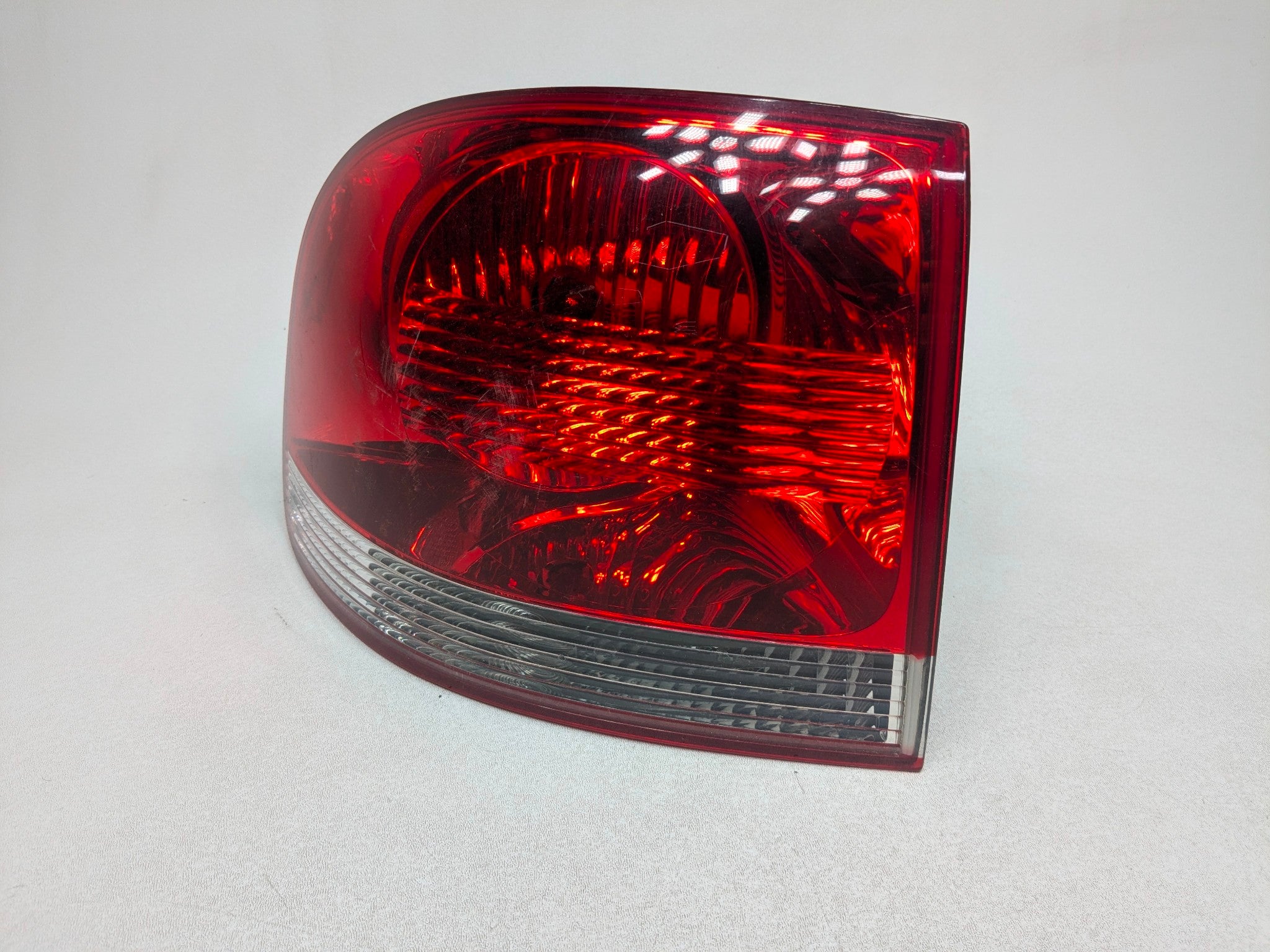 04 - 10 VOLKSWAGEN TOUAREG OEM TAILLIGHT QUARTER PANEL MOUNTED REAR LEFT SIDE
