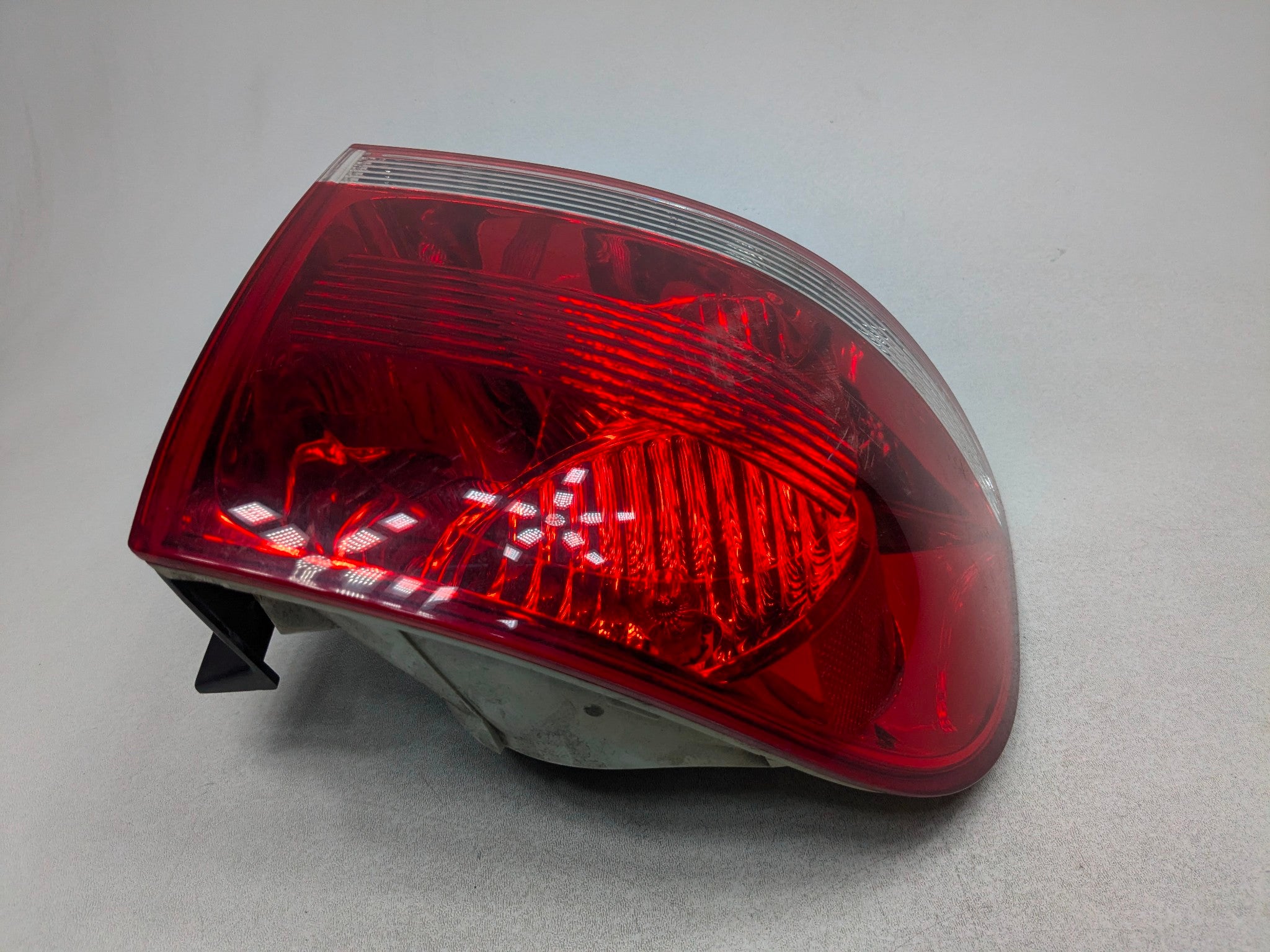 04 - 10 VOLKSWAGEN TOUAREG OEM TAILLIGHT QUARTER PANEL MOUNTED REAR LEFT SIDE