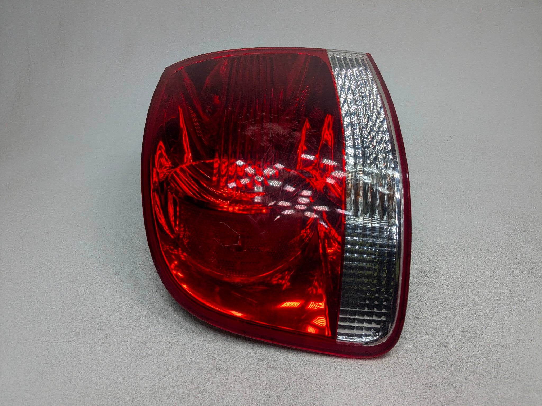 04 - 10 VOLKSWAGEN TOUAREG OEM TAILLIGHT QUARTER PANEL MOUNTED REAR LEFT SIDE