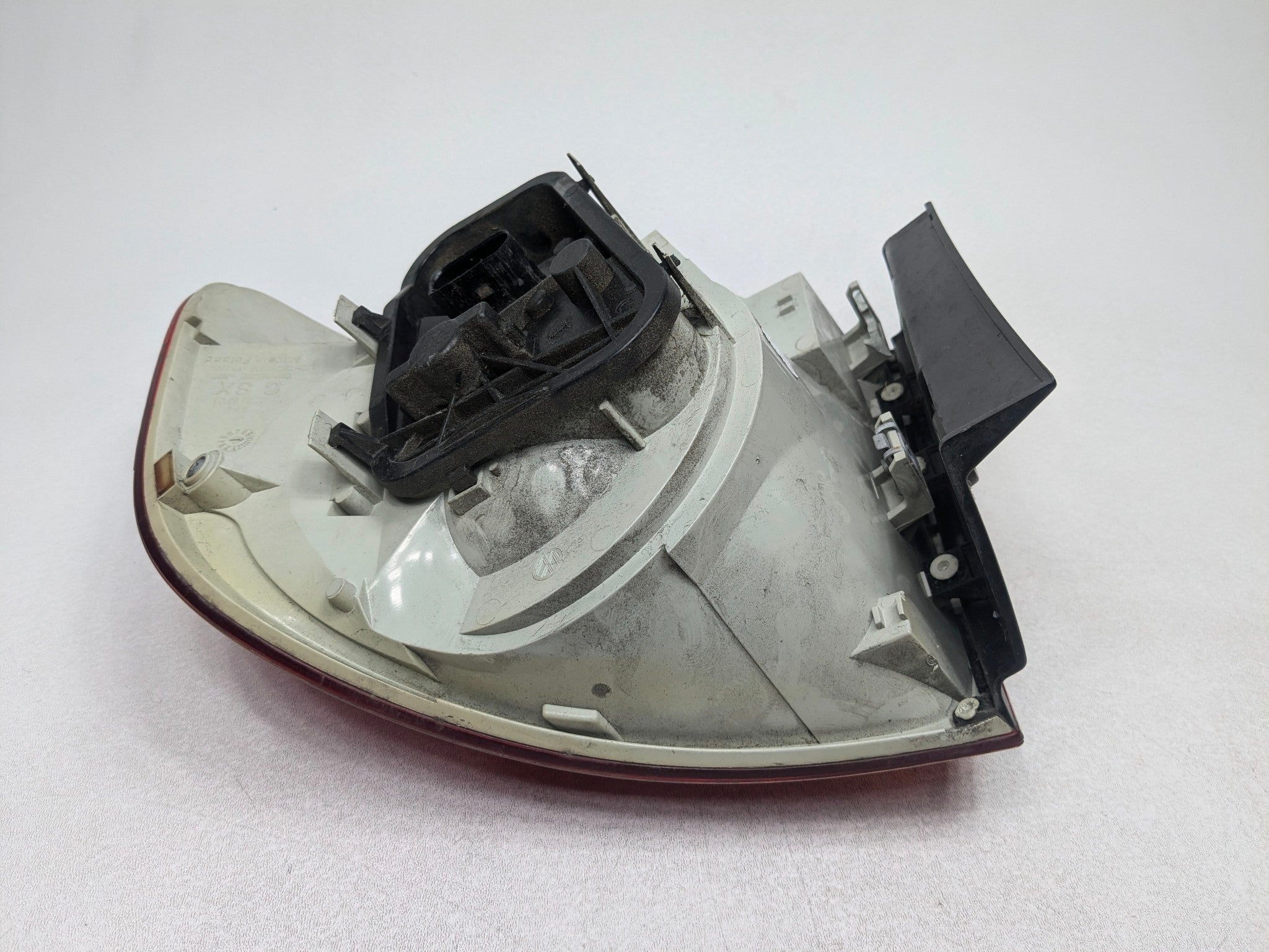 04 - 10 VOLKSWAGEN TOUAREG OEM TAILLIGHT QUARTER PANEL MOUNTED REAR LEFT SIDE