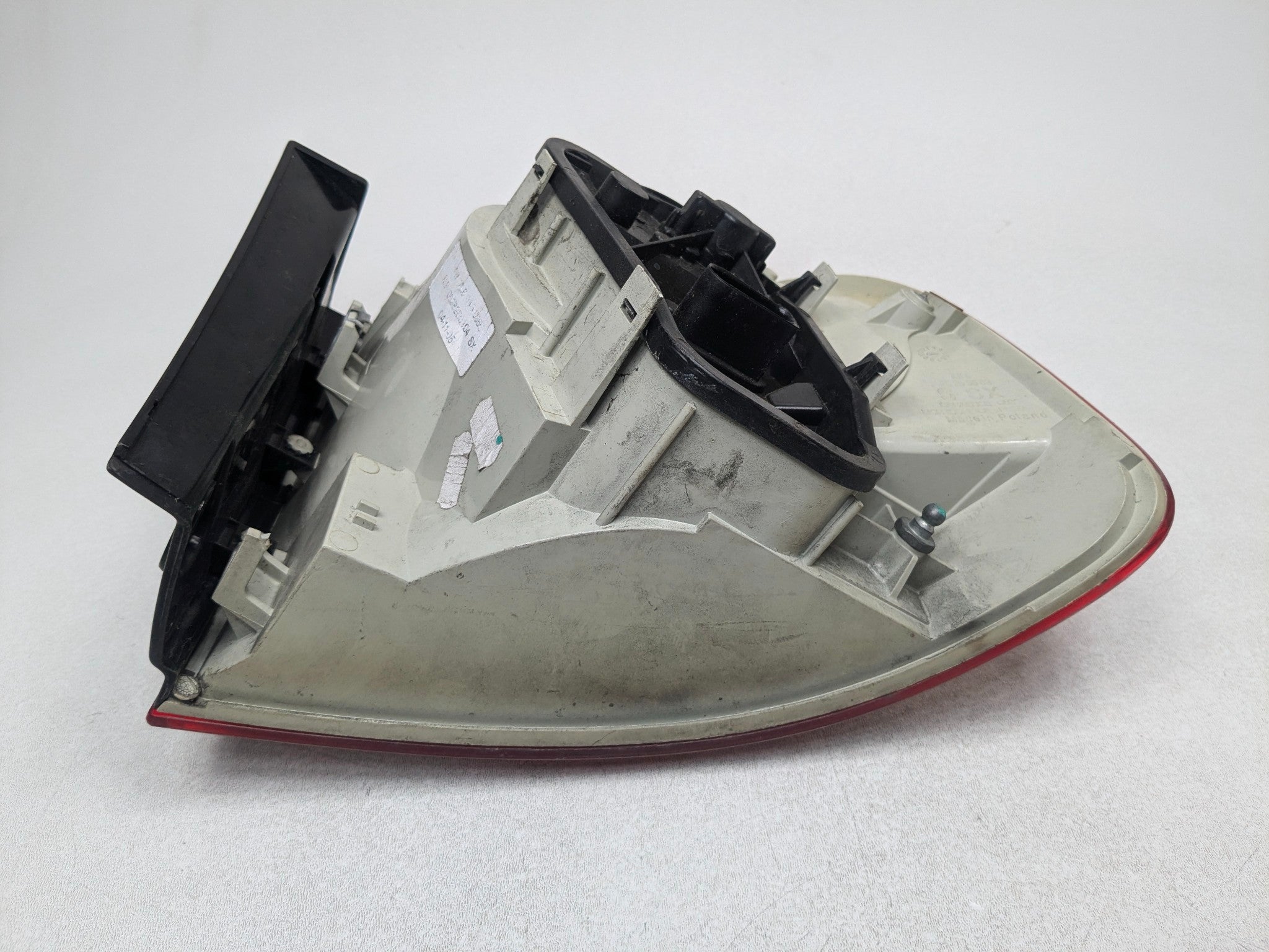 04 - 10 VOLKSWAGEN TOUAREG OEM TAILLIGHT QUARTER PANEL MOUNTED REAR LEFT SIDE