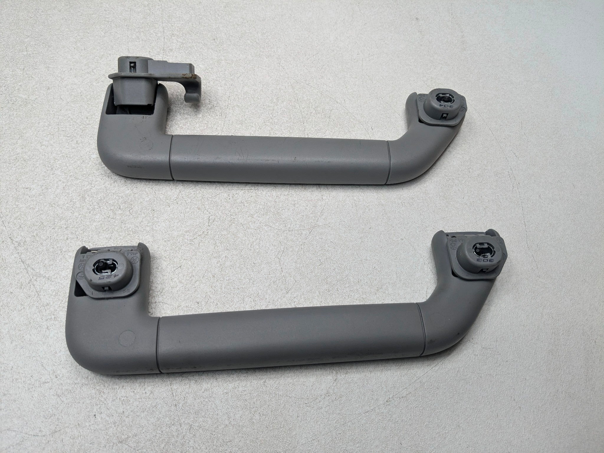 04-10 VOLKSWAGEN TOUAREG OEM GRAB BAR HANDLE INTERIOR UPPER ROOF FRONT AND REAR