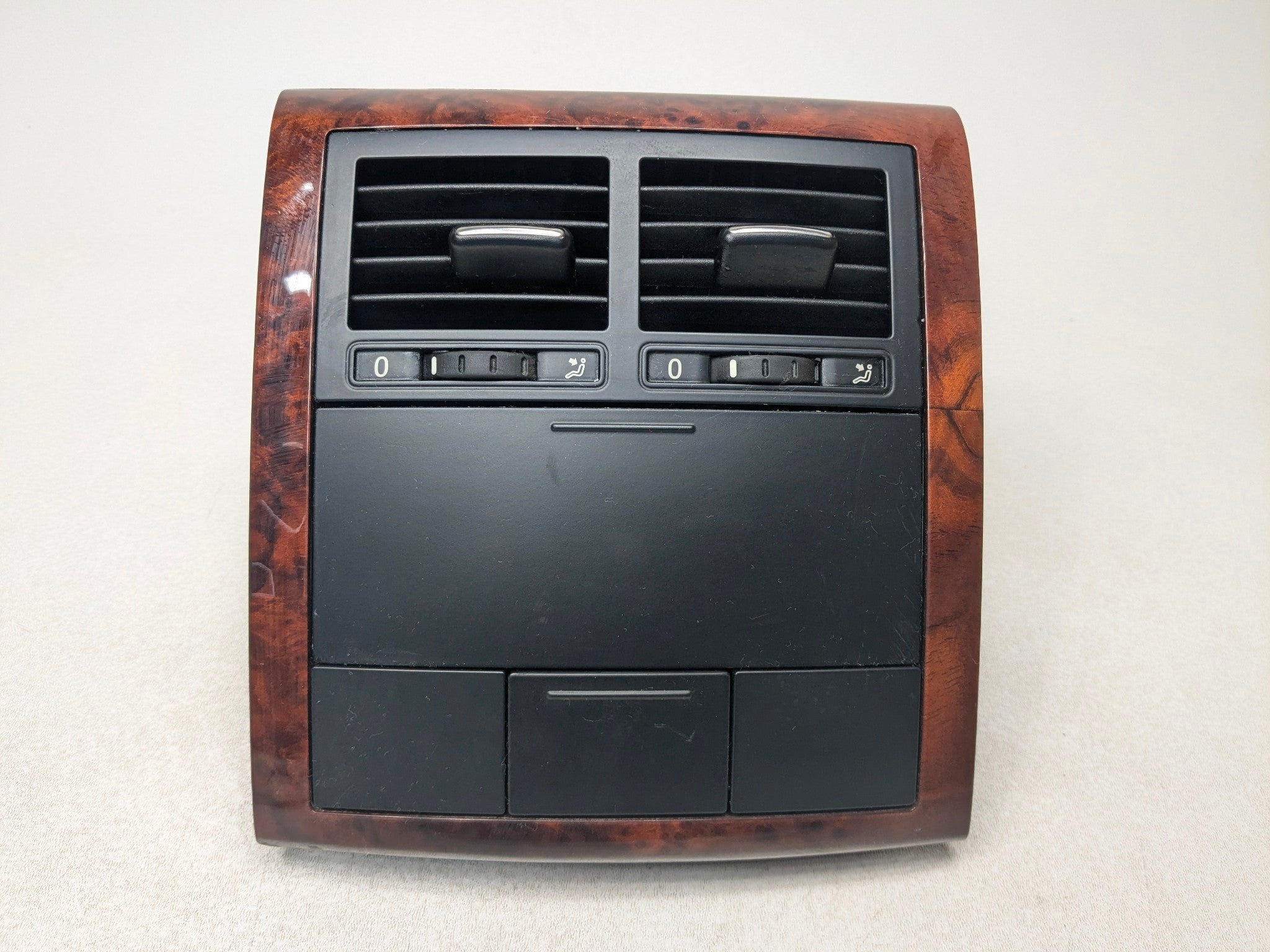 04 - 10 VOLKSWAGEN TOUAREG OEM AIR CONDITIONING HEATER VENTS REAR CENTER CONSOLE