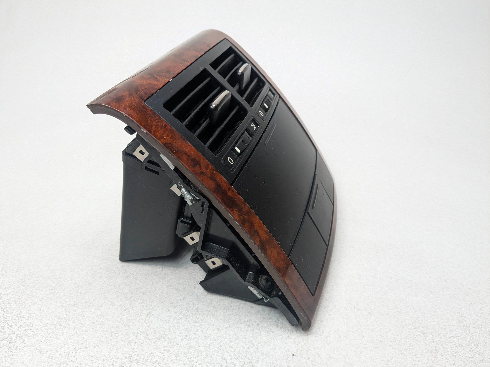 04 - 10 VOLKSWAGEN TOUAREG OEM AIR CONDITIONING HEATER VENTS REAR CENTER CONSOLE