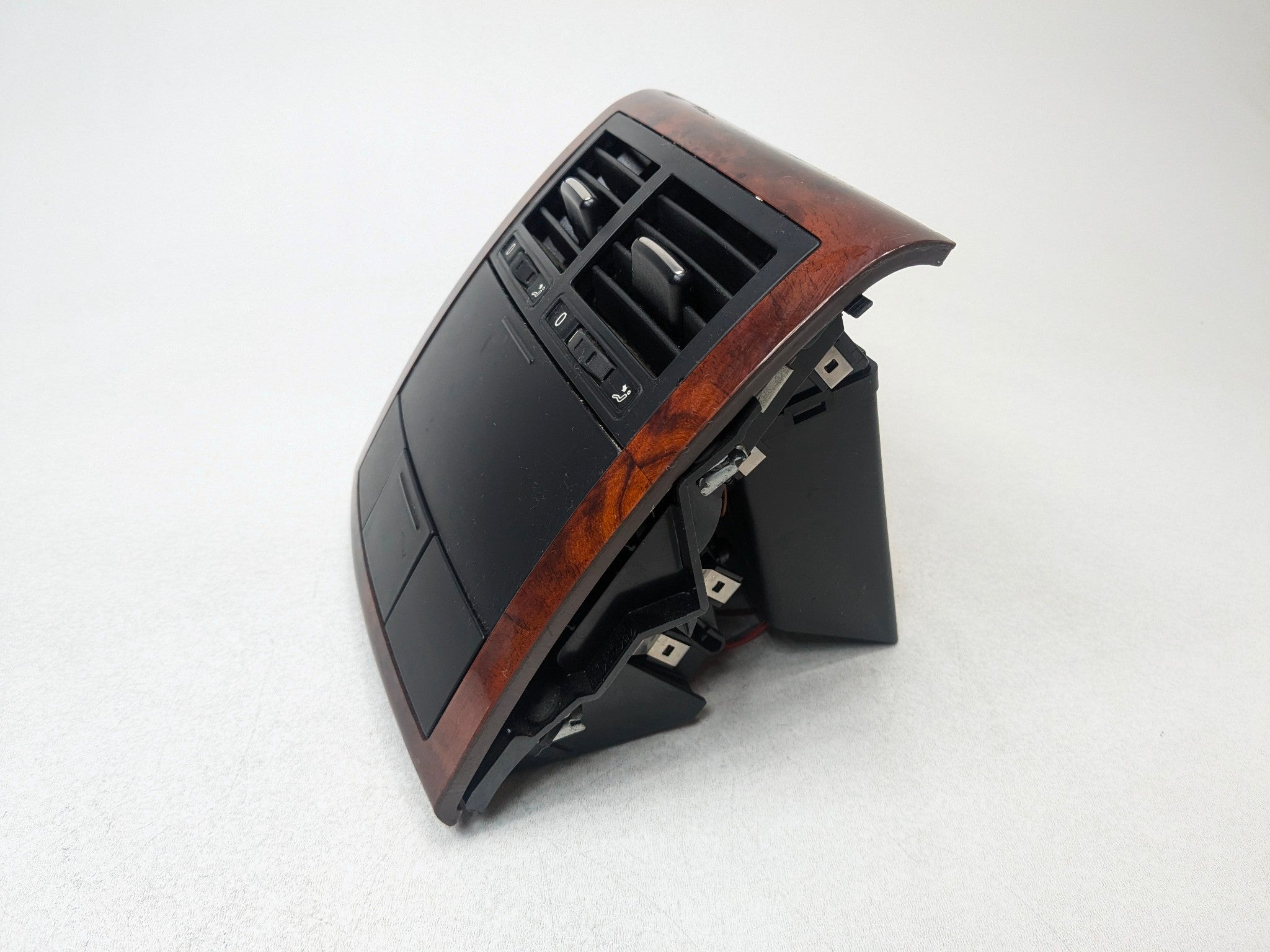 04 - 10 VOLKSWAGEN TOUAREG OEM AIR CONDITIONING HEATER VENTS REAR CENTER CONSOLE