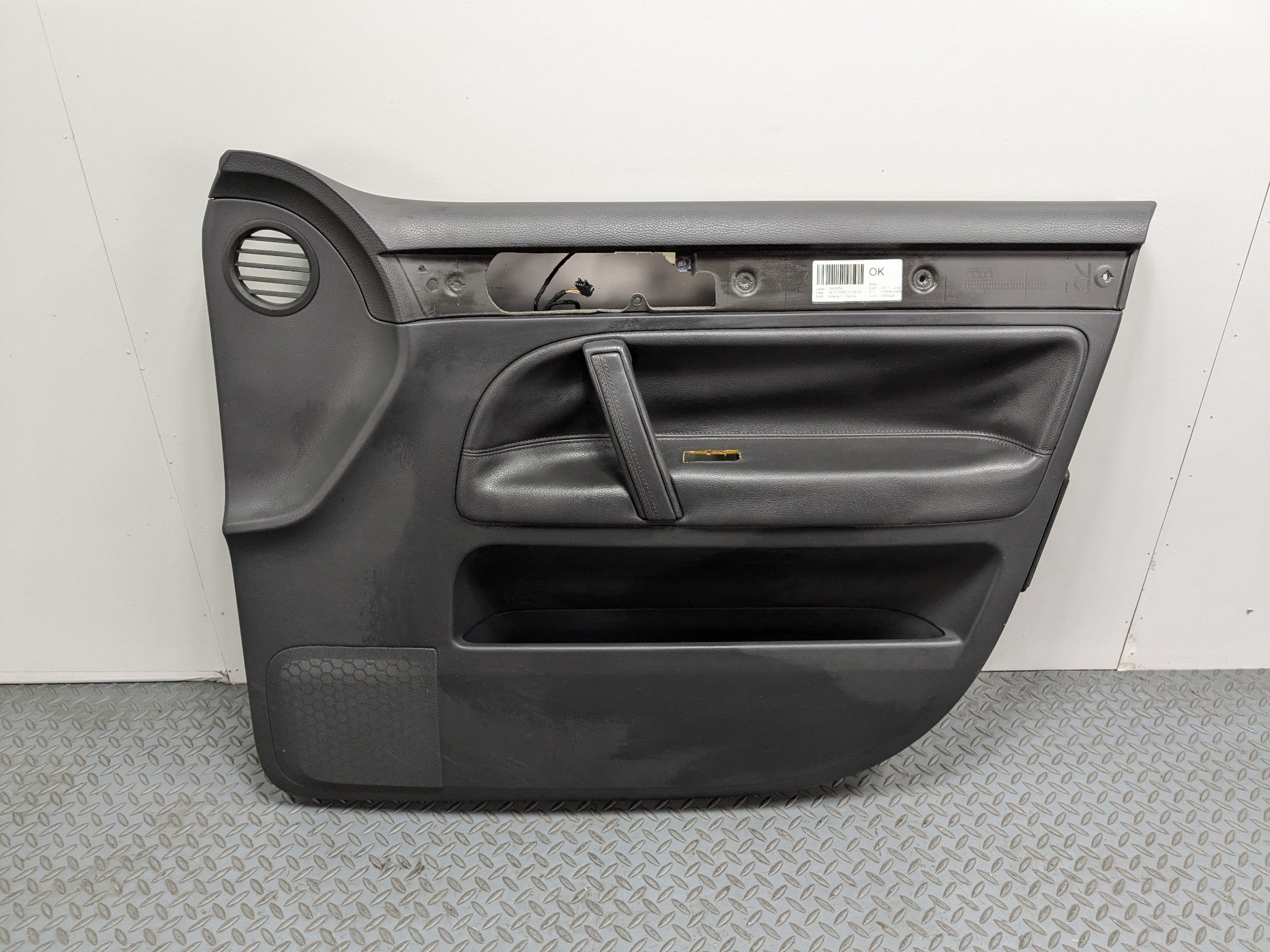 04-10 VOLKSWAGEN TOUAREG OEM INTERIOR DOOR TRIM PANEL FRONT RIGHT PASSENGER SIDE