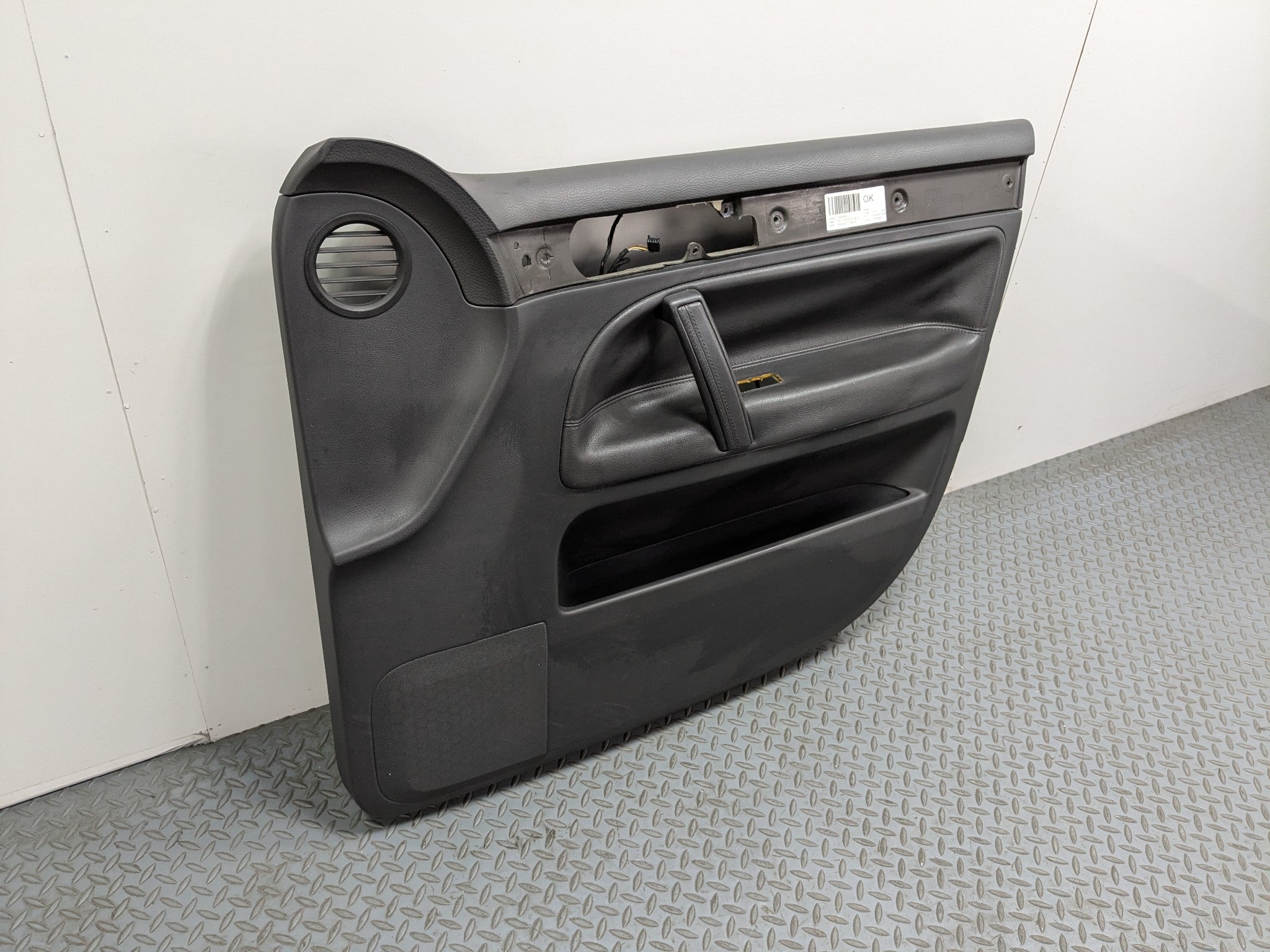 04-10 VOLKSWAGEN TOUAREG OEM INTERIOR DOOR TRIM PANEL FRONT RIGHT PASSENGER SIDE