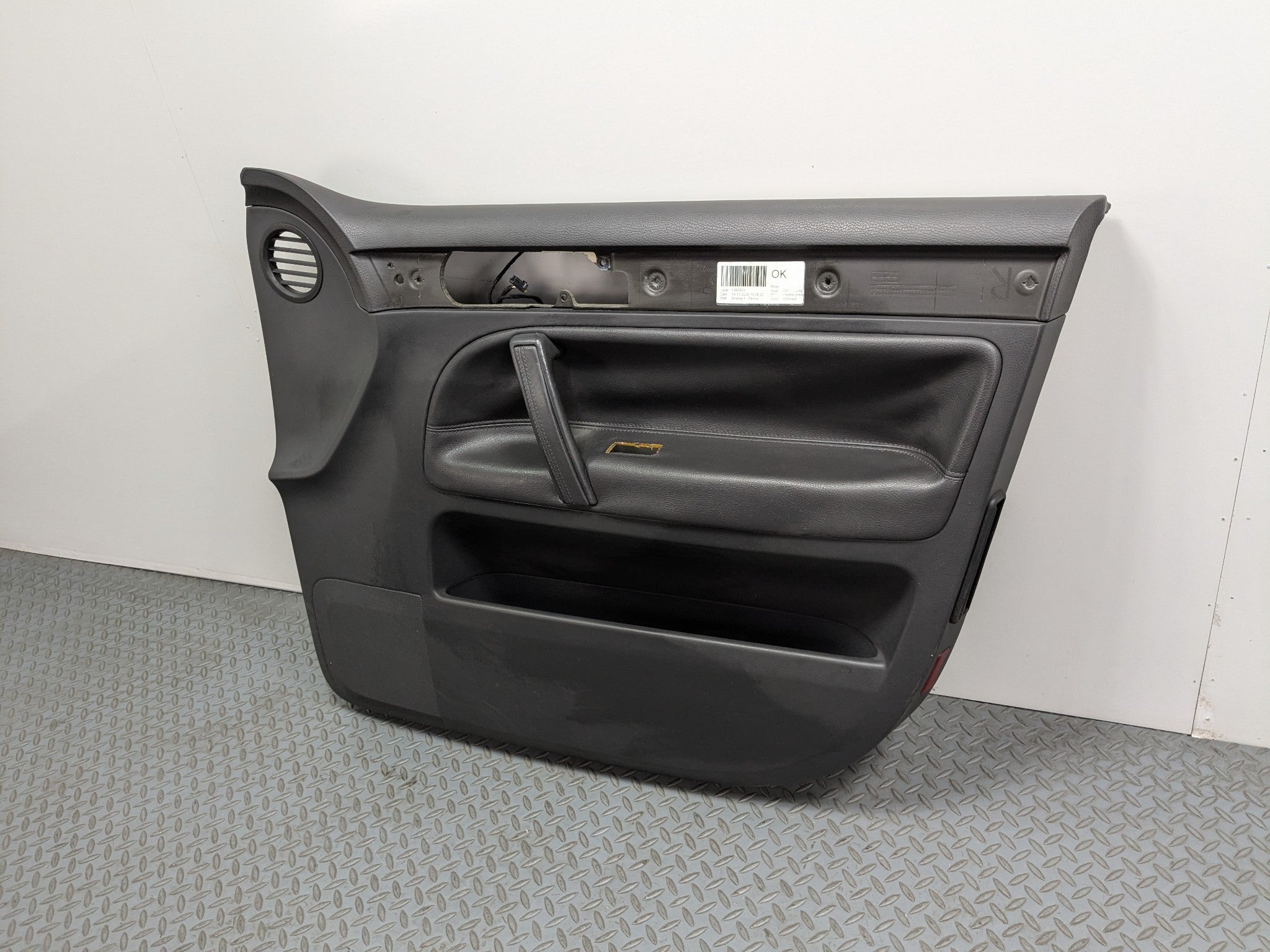 04-10 VOLKSWAGEN TOUAREG OEM INTERIOR DOOR TRIM PANEL FRONT RIGHT PASSENGER SIDE