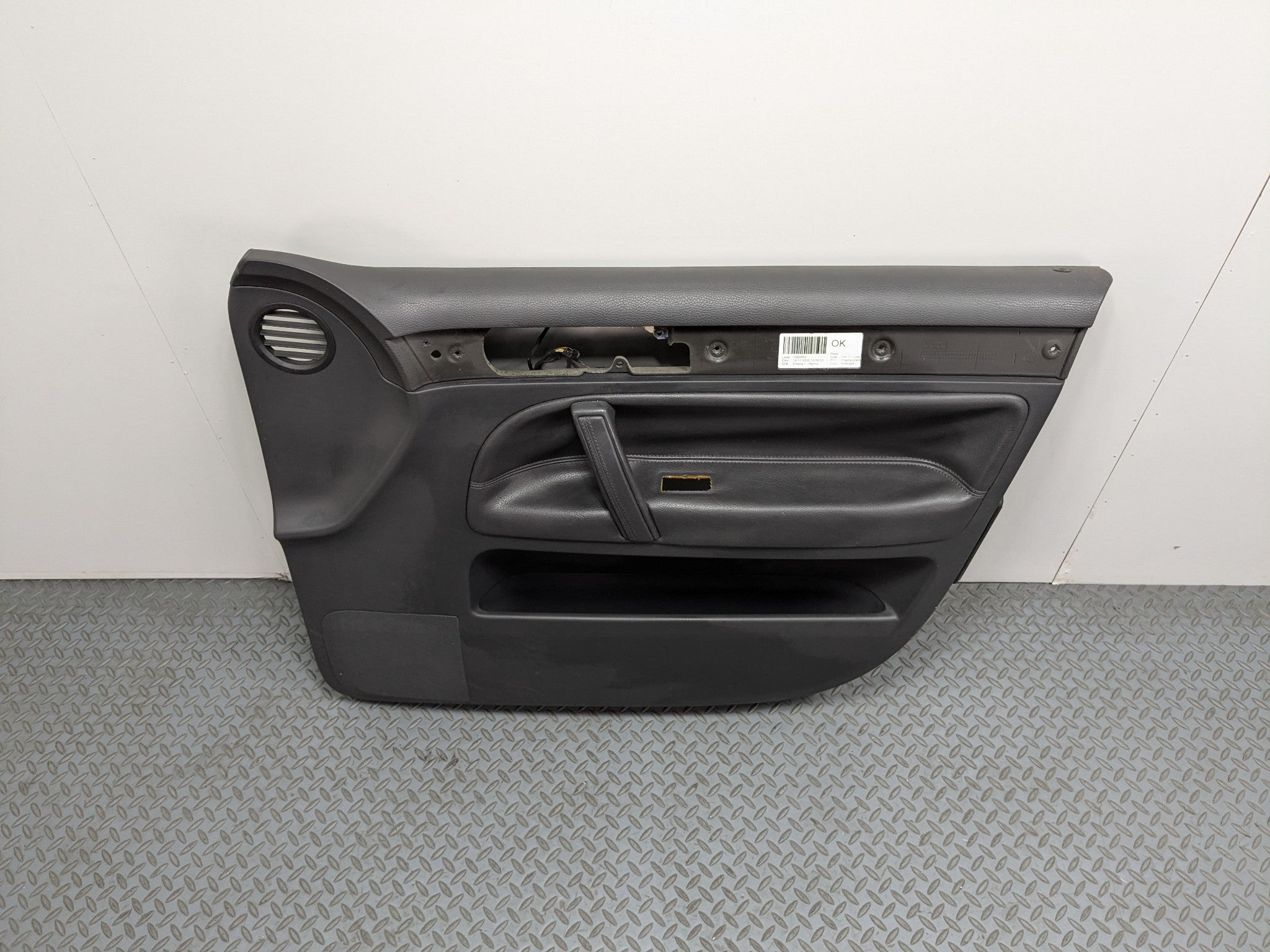 04-10 VOLKSWAGEN TOUAREG OEM INTERIOR DOOR TRIM PANEL FRONT RIGHT PASSENGER SIDE