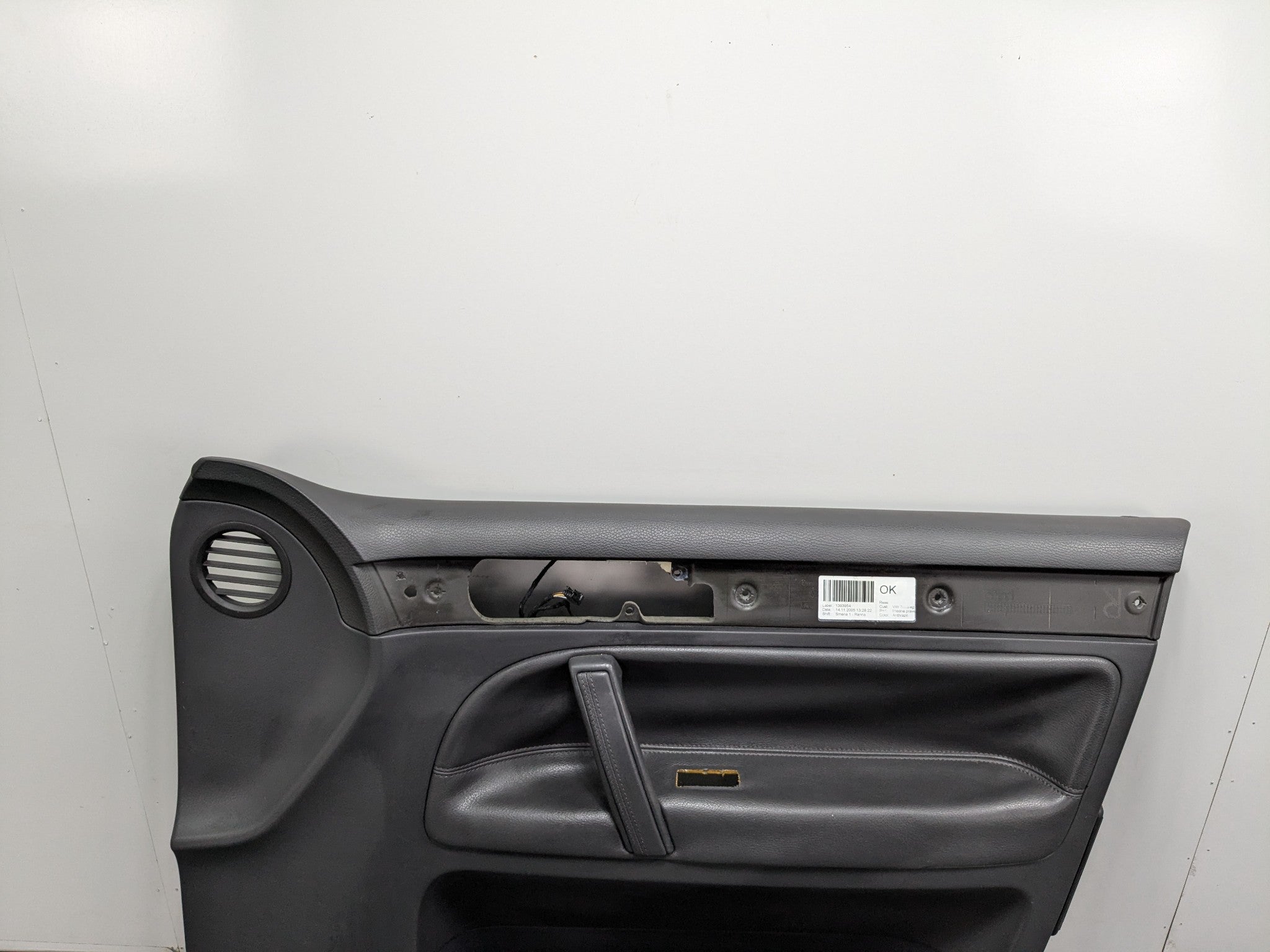 04-10 VOLKSWAGEN TOUAREG OEM INTERIOR DOOR TRIM PANEL FRONT RIGHT PASSENGER SIDE