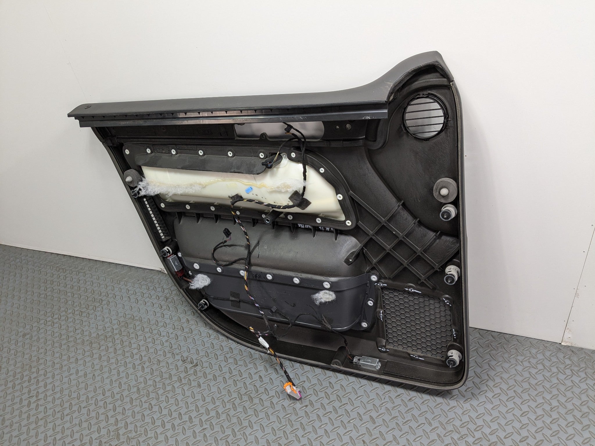04-10 VOLKSWAGEN TOUAREG OEM INTERIOR DOOR TRIM PANEL FRONT RIGHT PASSENGER SIDE