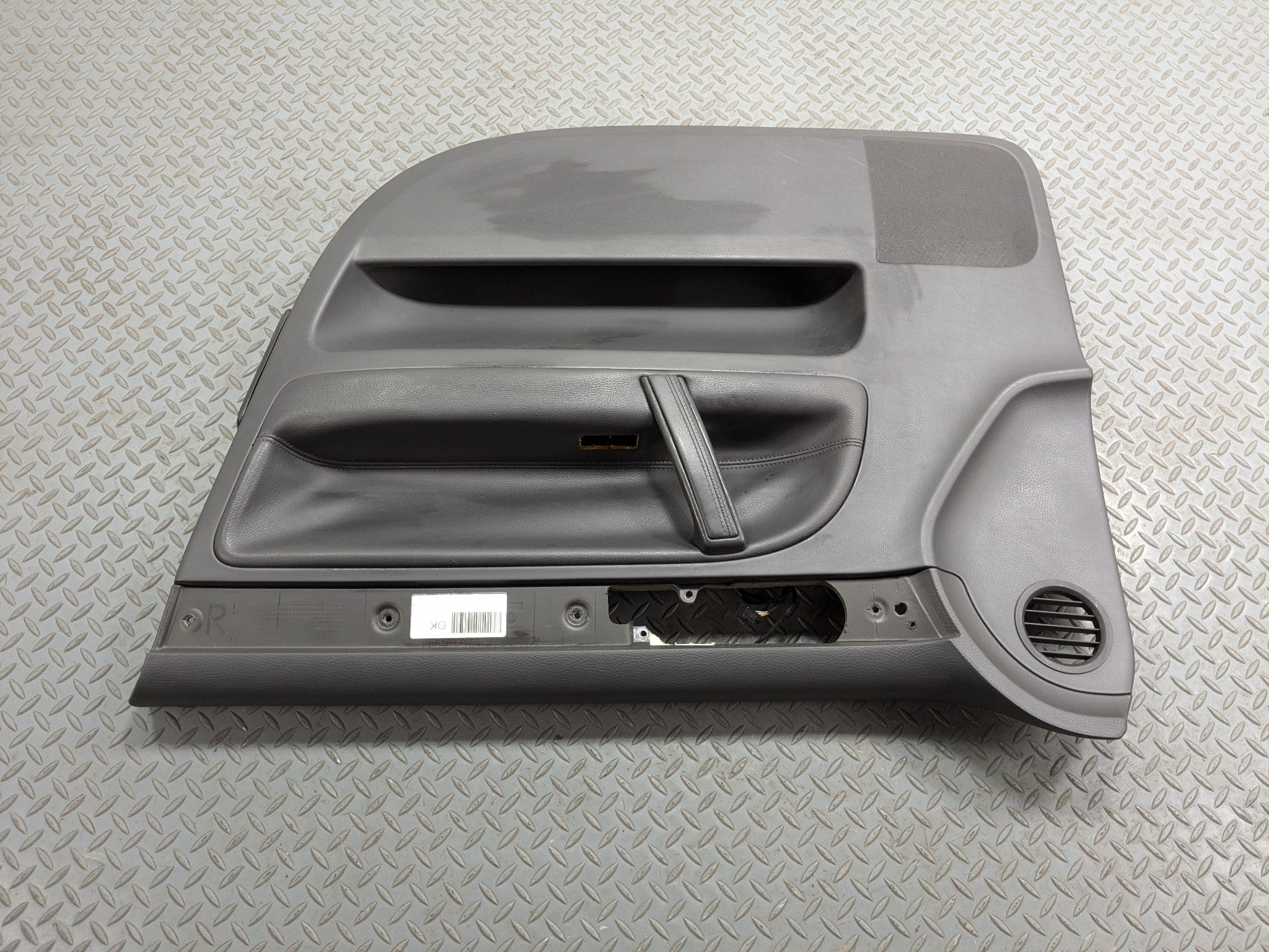 04-10 VOLKSWAGEN TOUAREG OEM INTERIOR DOOR TRIM PANEL FRONT RIGHT PASSENGER SIDE