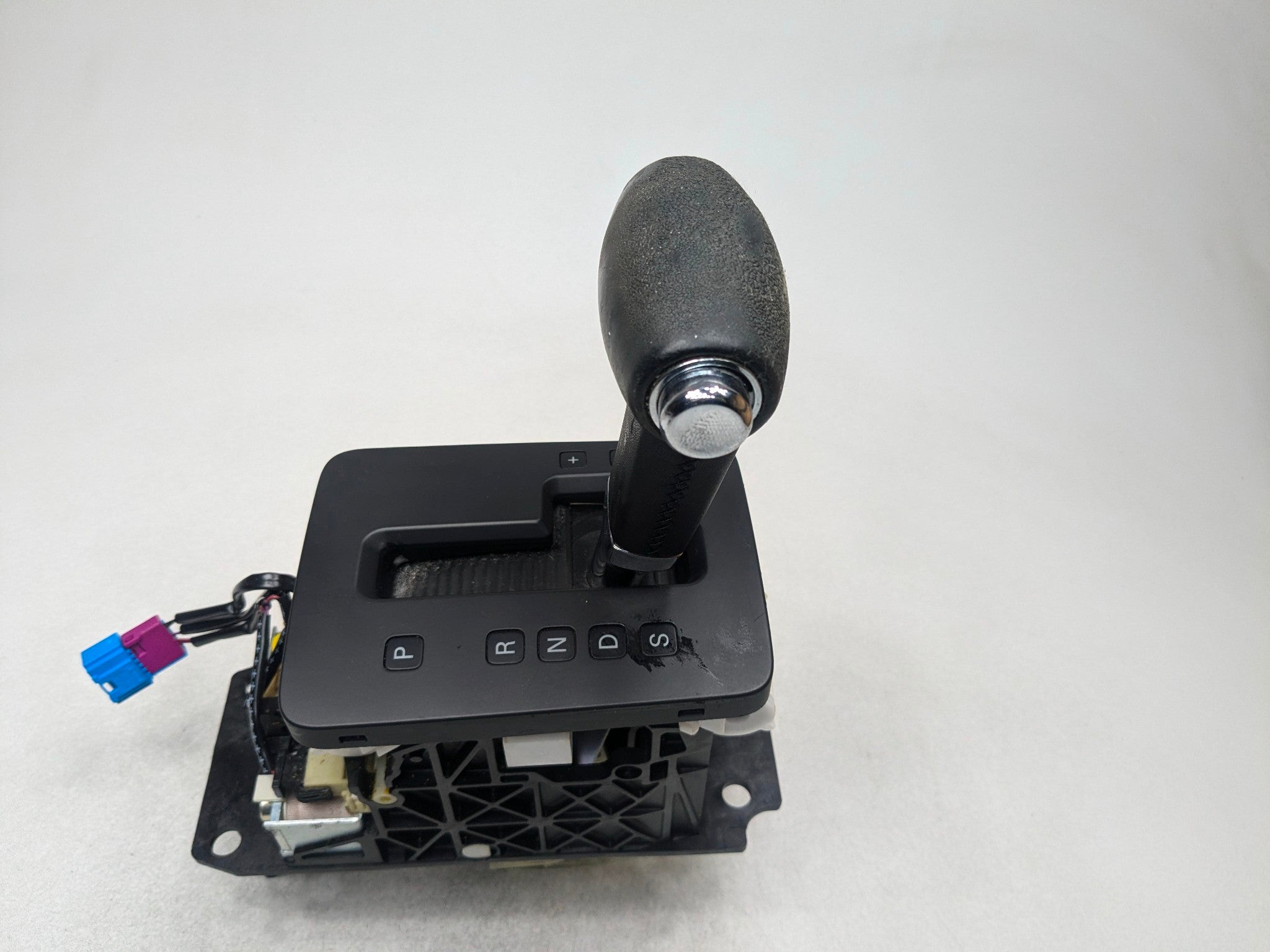 04-10 VOLKSWAGEN TOUAREG OEM FLOOR SHIFTER AUTOMATIC TRANSMISSION GEAR SELECTOR