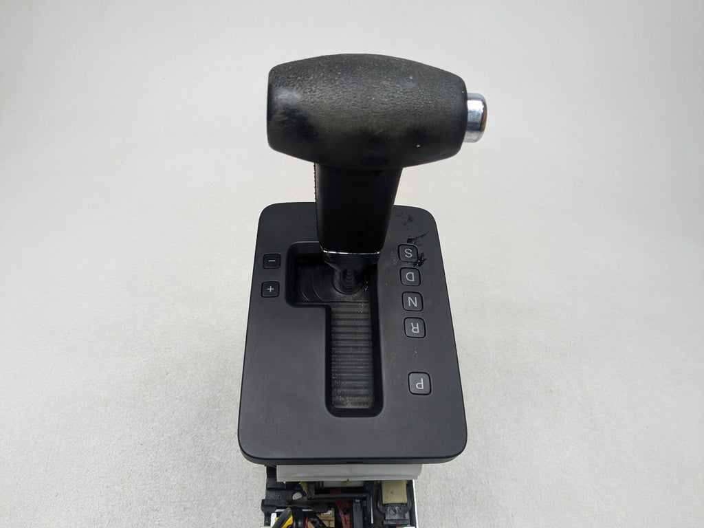 04-10 VOLKSWAGEN TOUAREG OEM FLOOR SHIFTER AUTOMATIC TRANSMISSION GEAR SELECTOR