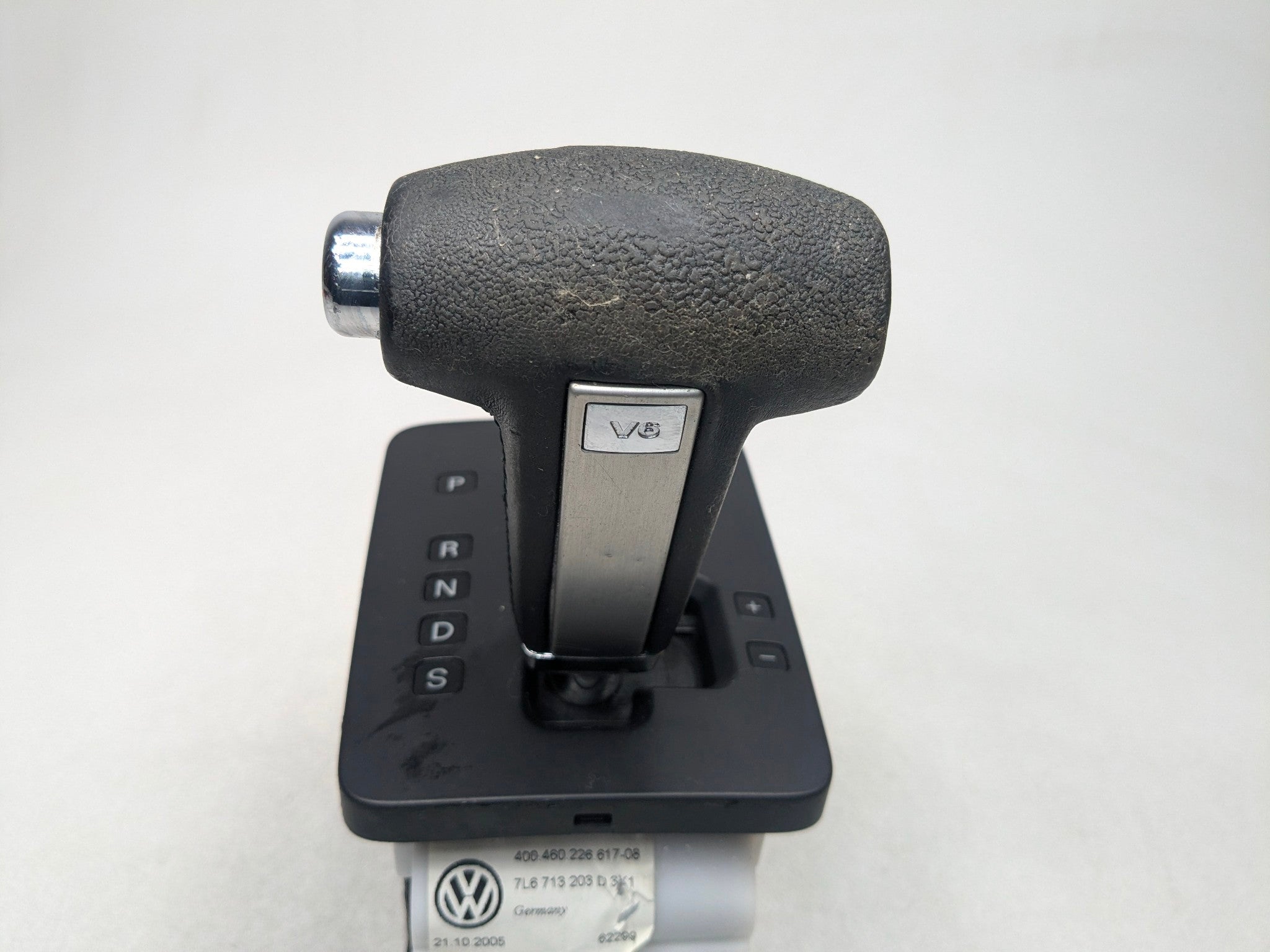04-10 VOLKSWAGEN TOUAREG OEM FLOOR SHIFTER AUTOMATIC TRANSMISSION GEAR SELECTOR