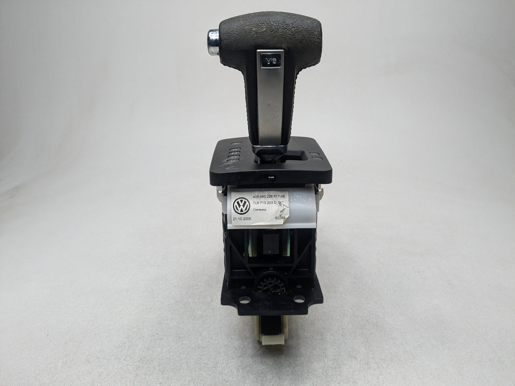 04-10 VOLKSWAGEN TOUAREG OEM FLOOR SHIFTER AUTOMATIC TRANSMISSION GEAR SELECTOR