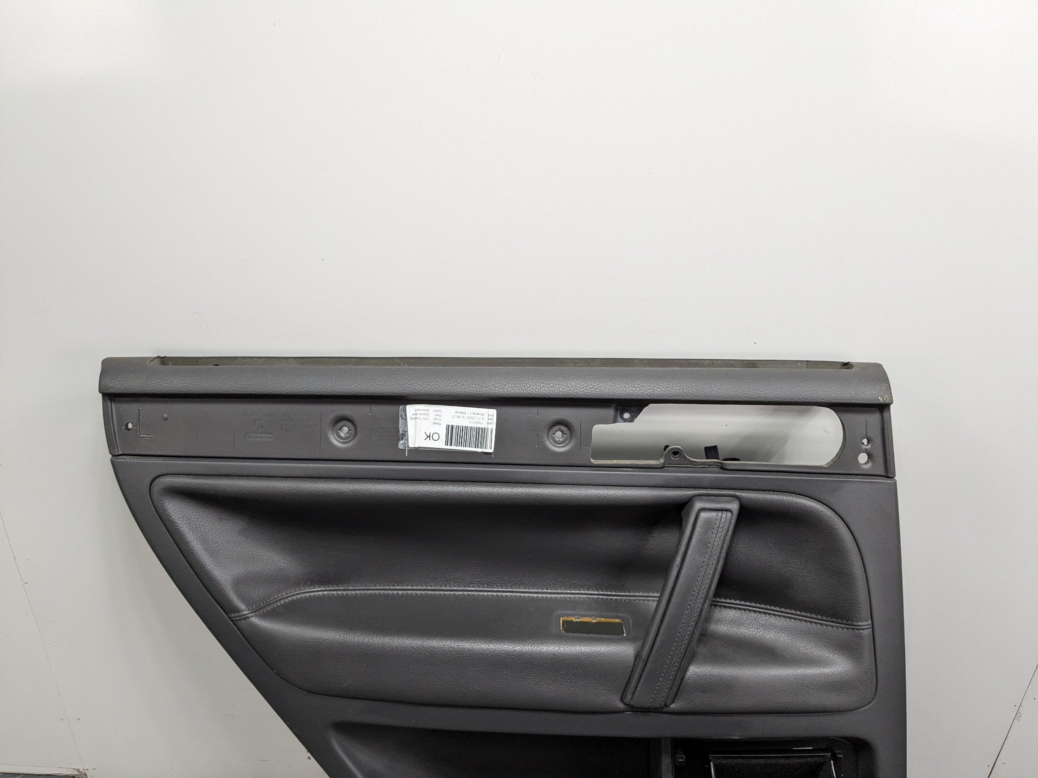 04 - 10 VOLKSWAGEN TOUAREG OEM INTERIOR DOOR TRIM PANEL REAR LEFT DRIVER SIDE