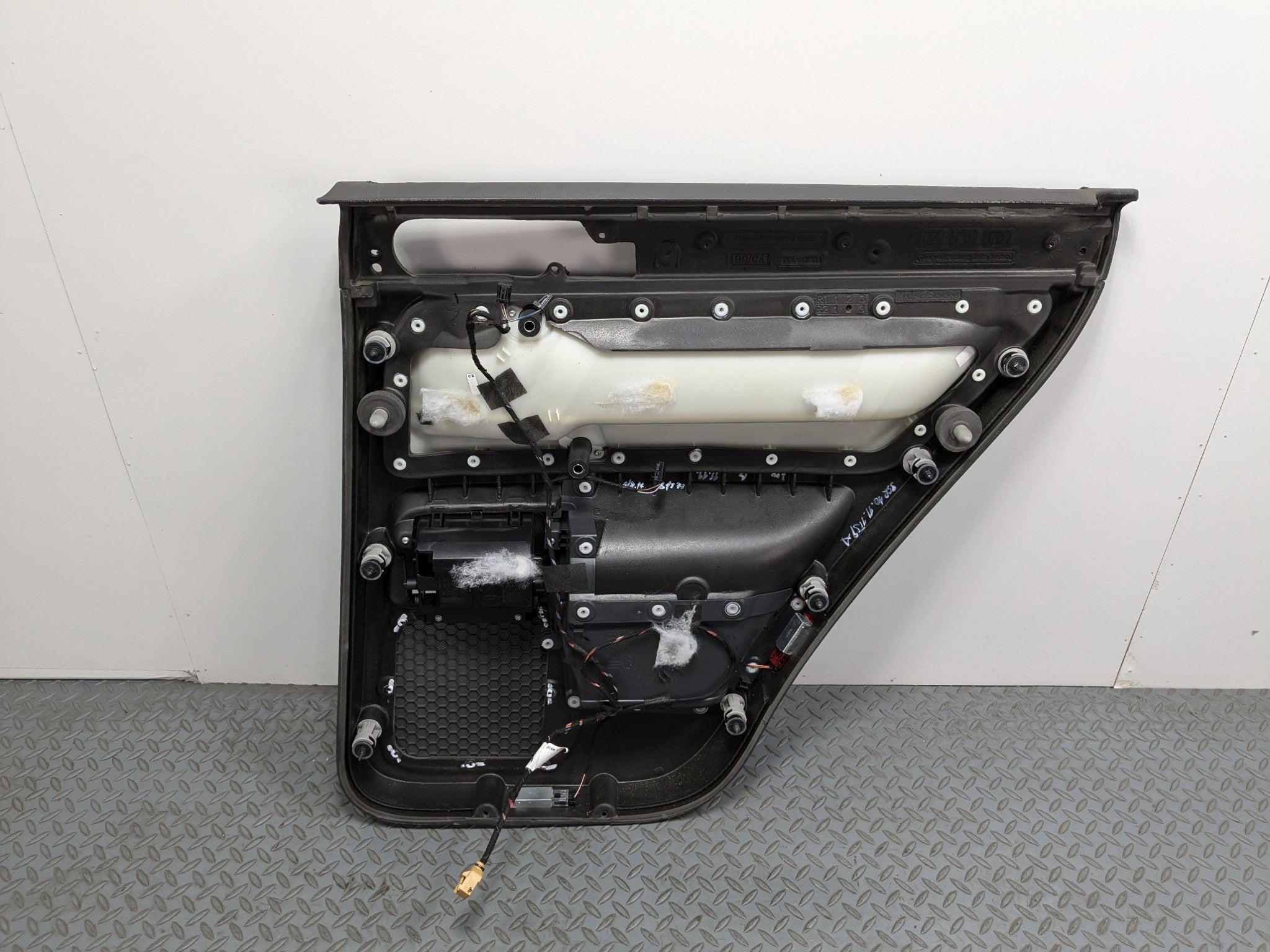 04 - 10 VOLKSWAGEN TOUAREG OEM INTERIOR DOOR TRIM PANEL REAR LEFT DRIVER SIDE