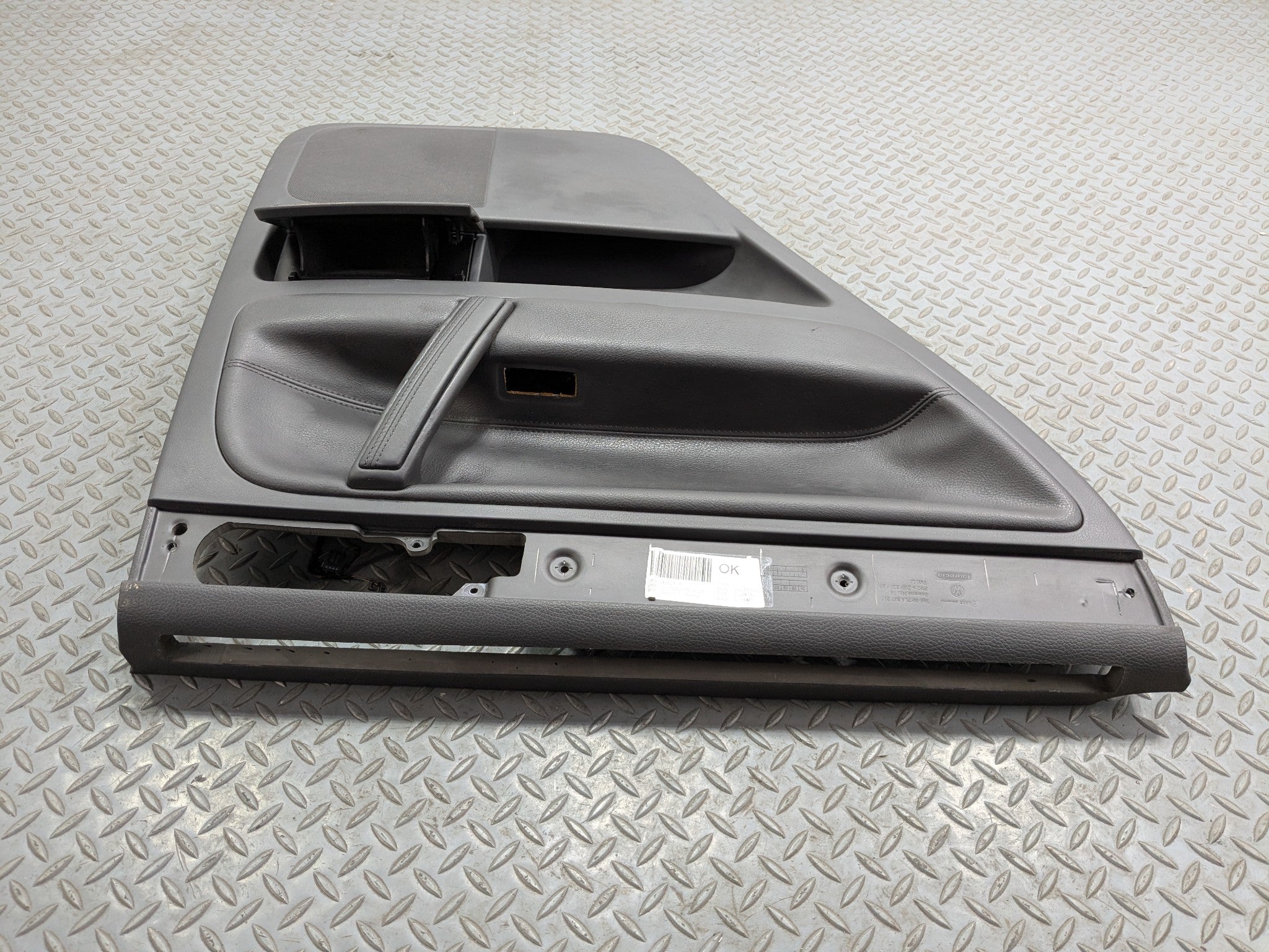 04 - 10 VOLKSWAGEN TOUAREG OEM INTERIOR DOOR TRIM PANEL REAR LEFT DRIVER SIDE