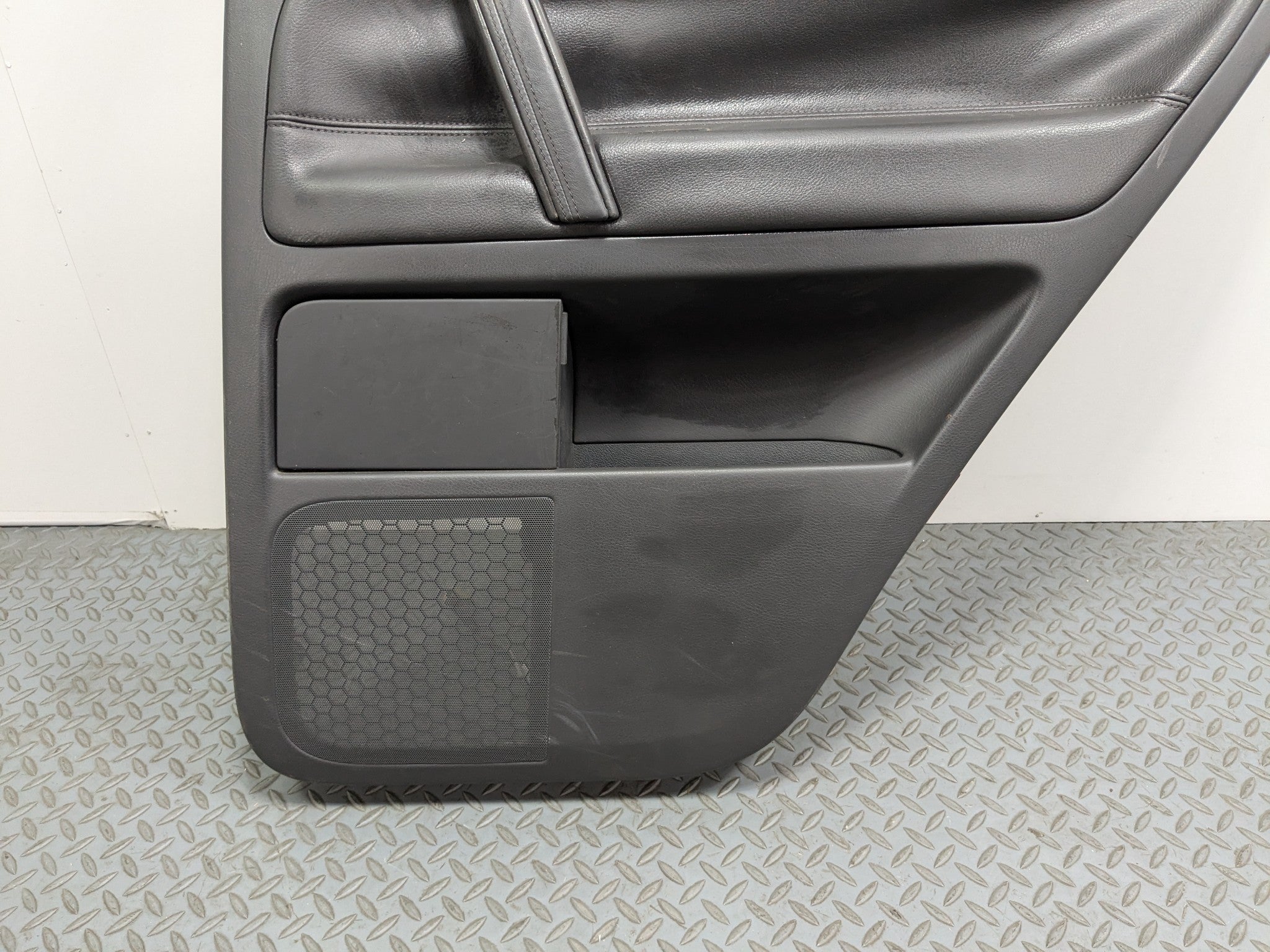 04-10 VOLKSWAGEN TOUAREG OEM INTERIOR DOOR TRIM PANEL REAR RIGHT PASSENGER SIDE