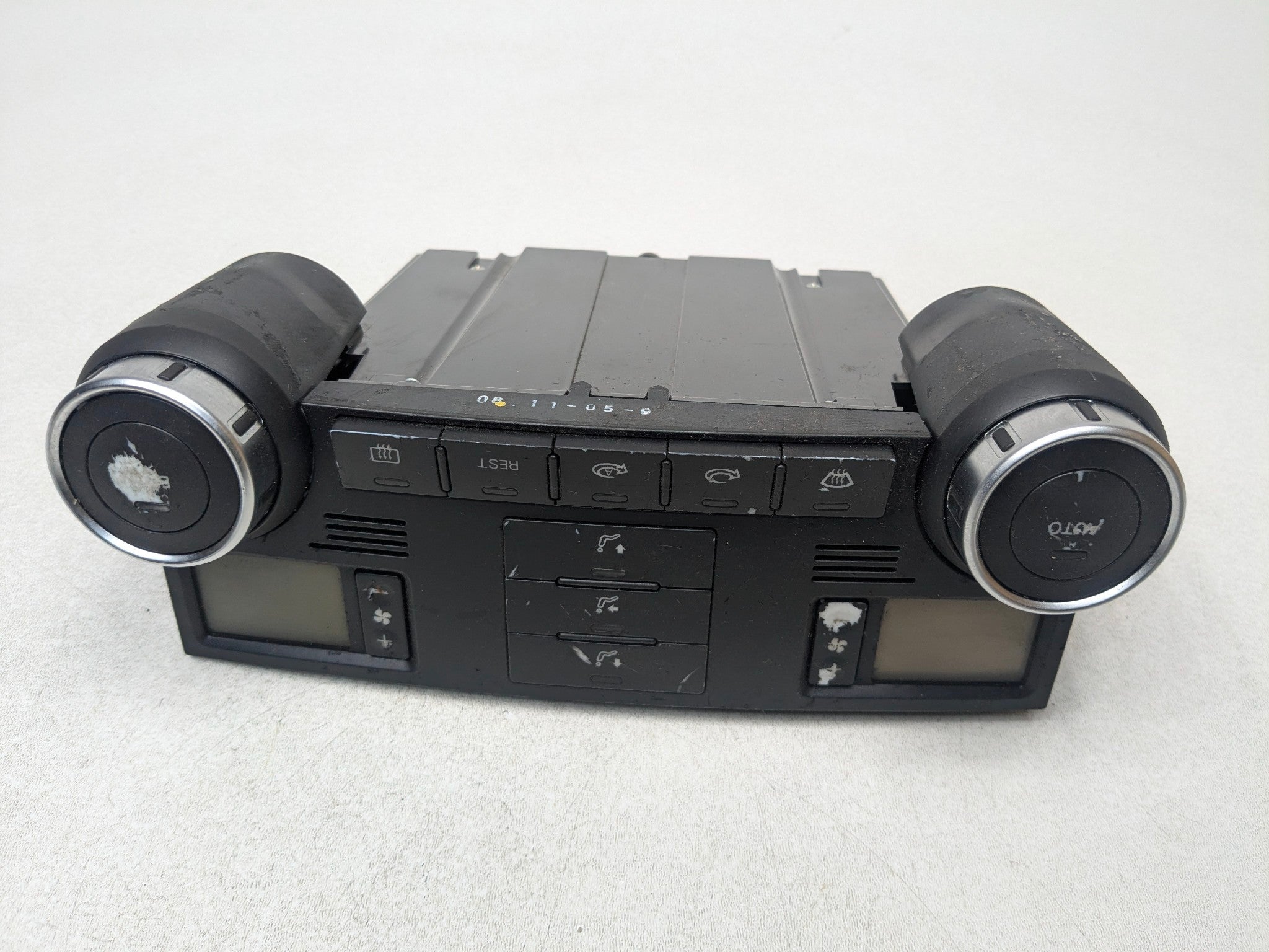04 - 10 VOLKSWAGEN TOUAREG OEM AC HEATER TEMPERATURE CONTROL SWITCH PANEL FRONT