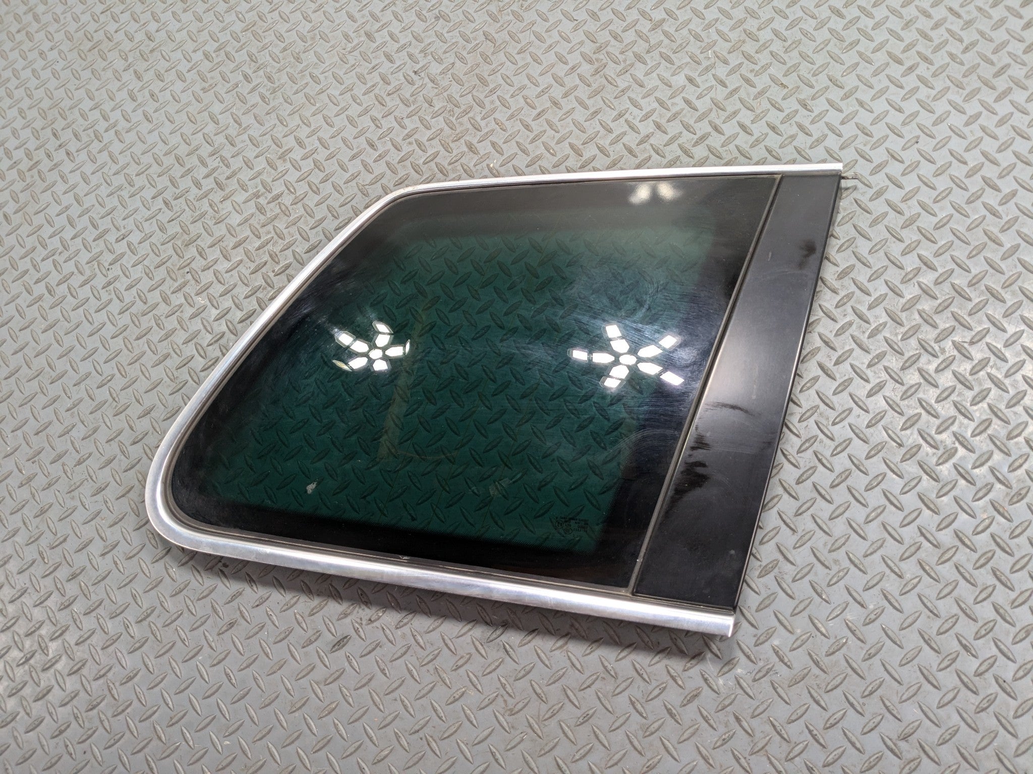 04 - 10 VOLKSWAGEN TOUAREG OEM QUARTER WINDOW GLASS REAR RIGHT PASSENGER SIDE