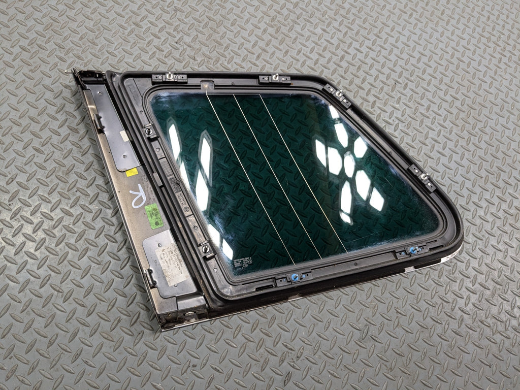 04 - 10 VOLKSWAGEN TOUAREG OEM QUARTER WINDOW GLASS REAR RIGHT PASSENGER SIDE