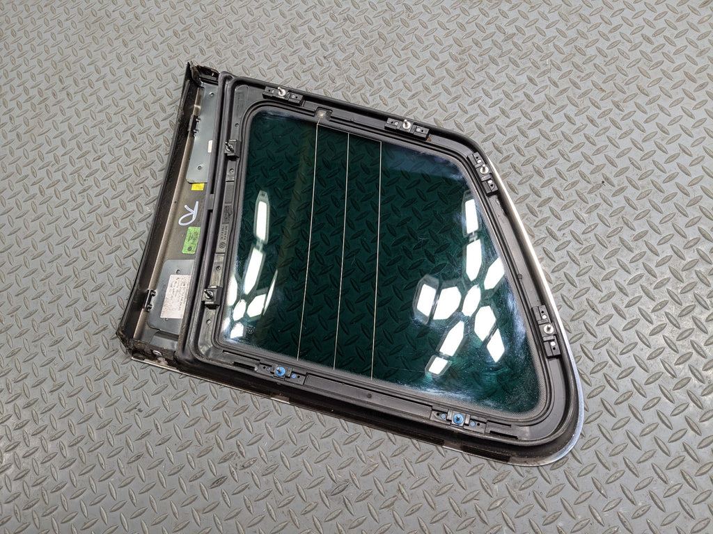 04 - 10 VOLKSWAGEN TOUAREG OEM QUARTER WINDOW GLASS REAR RIGHT PASSENGER SIDE