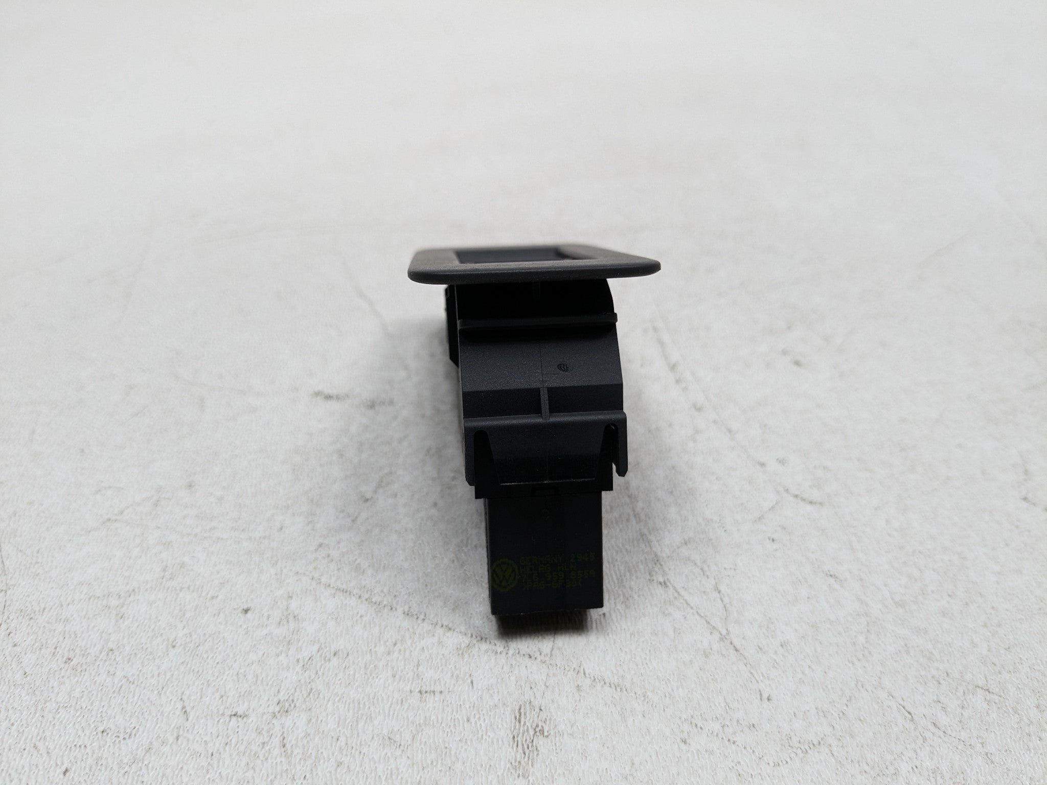 04 - 10 VOLKSWAGEN TOUAREG OEM DOOR WINDOW CONTROL SWITCH REAR LEFT DRIVER SIDE