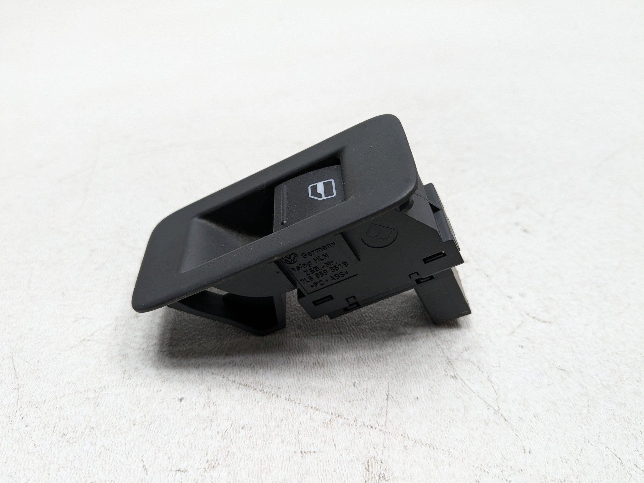 04 - 10 VOLKSWAGEN TOUAREG OEM DOOR WINDOW CONTROL SWITCH REAR LEFT DRIVER SIDE