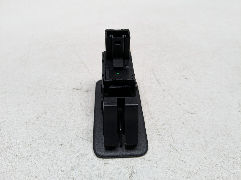04 - 10 VOLKSWAGEN TOUAREG OEM DOOR WINDOW CONTROL SWITCH REAR LEFT DRIVER SIDE