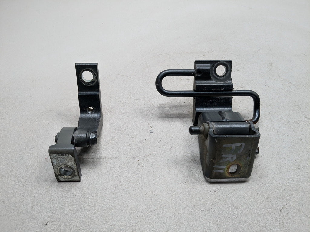 04 - 10 VOLKSWAGEN TOUAREG OEM DOOR HINGE SUPPORT SET FRONT RIGHT PASSENGER SIDE