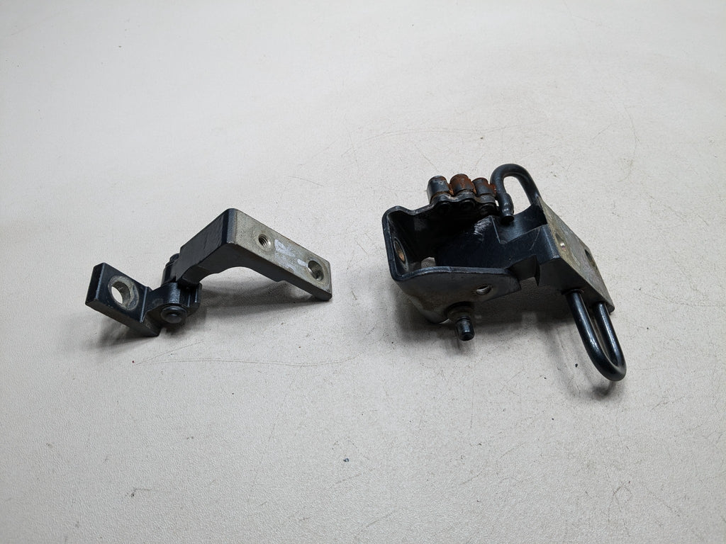 04 - 10 VOLKSWAGEN TOUAREG OEM DOOR HINGE SUPPORT SET FRONT RIGHT PASSENGER SIDE