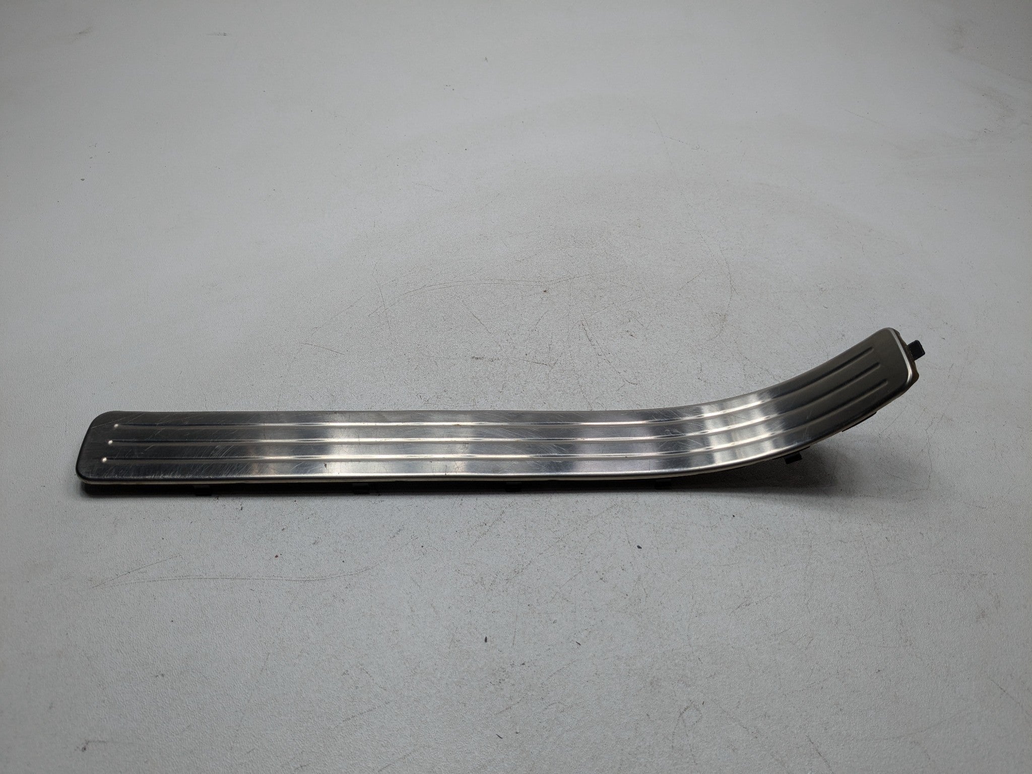 04 - 10 VOLKSWAGEN TOUAREG OEM DOOR SILL PANEL SCUFF PLATE REAR LEFT DRIVER SIDE