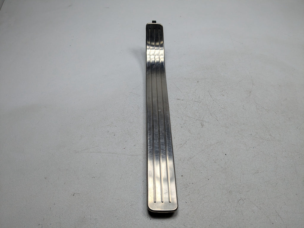 04 - 10 VOLKSWAGEN TOUAREG OEM DOOR SILL PANEL SCUFF PLATE REAR LEFT DRIVER SIDE
