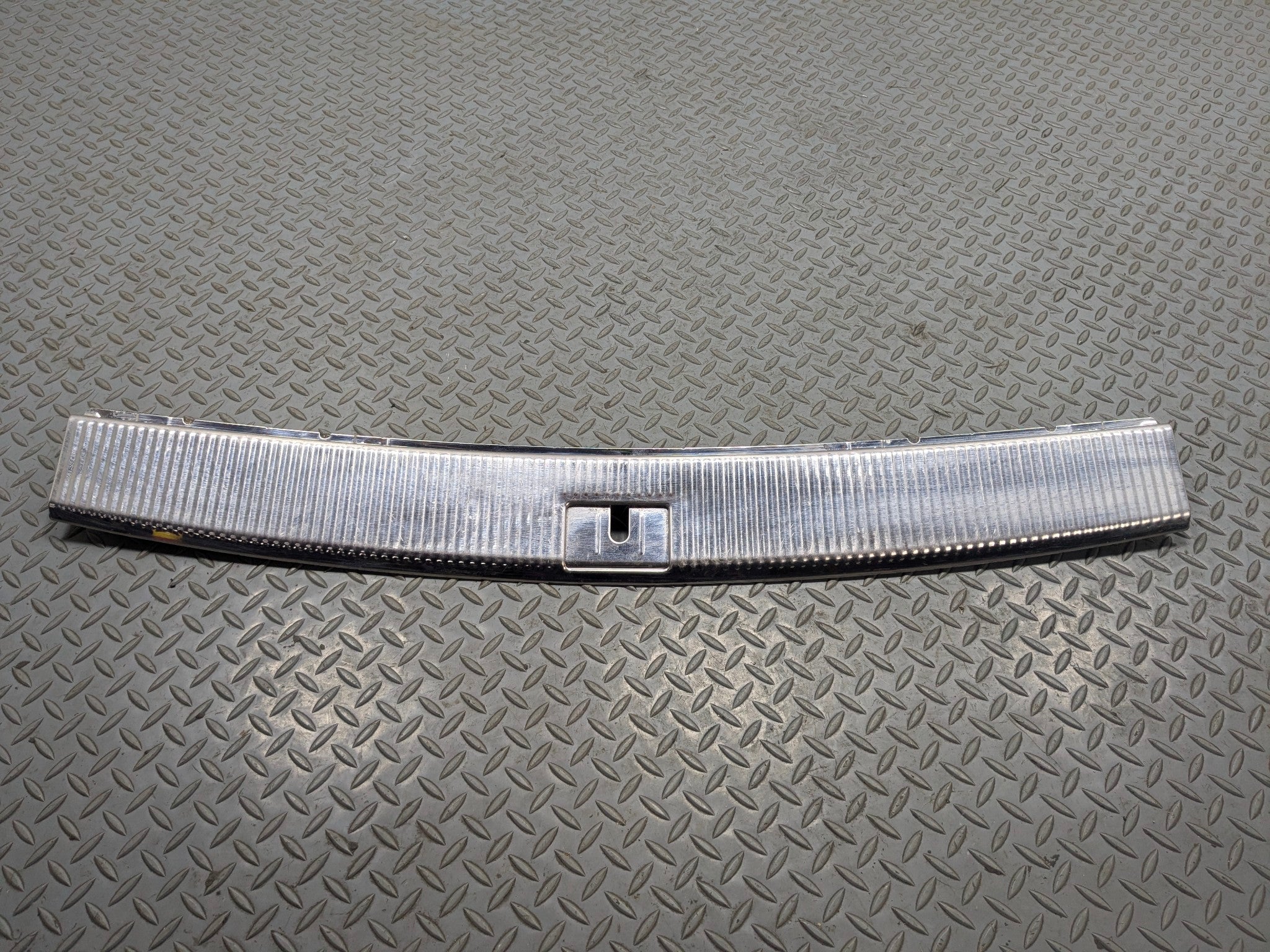 04 - 10 VOLKSWAGEN TOUAREG OEM TRUNK SILL COVER SCUFF PLATE MOLDING TRIM SILVER