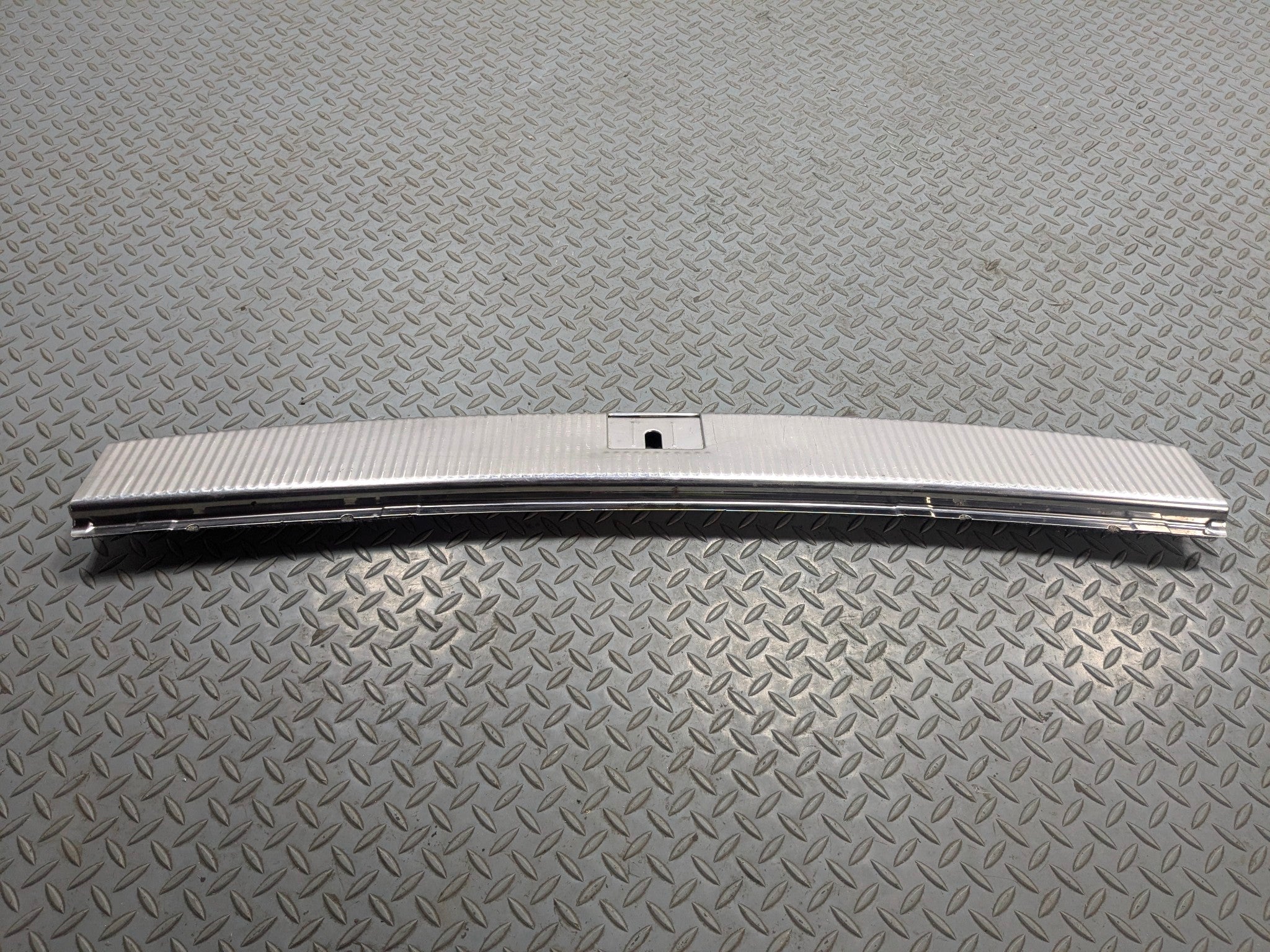 04 - 10 VOLKSWAGEN TOUAREG OEM TRUNK SILL COVER SCUFF PLATE MOLDING TRIM SILVER