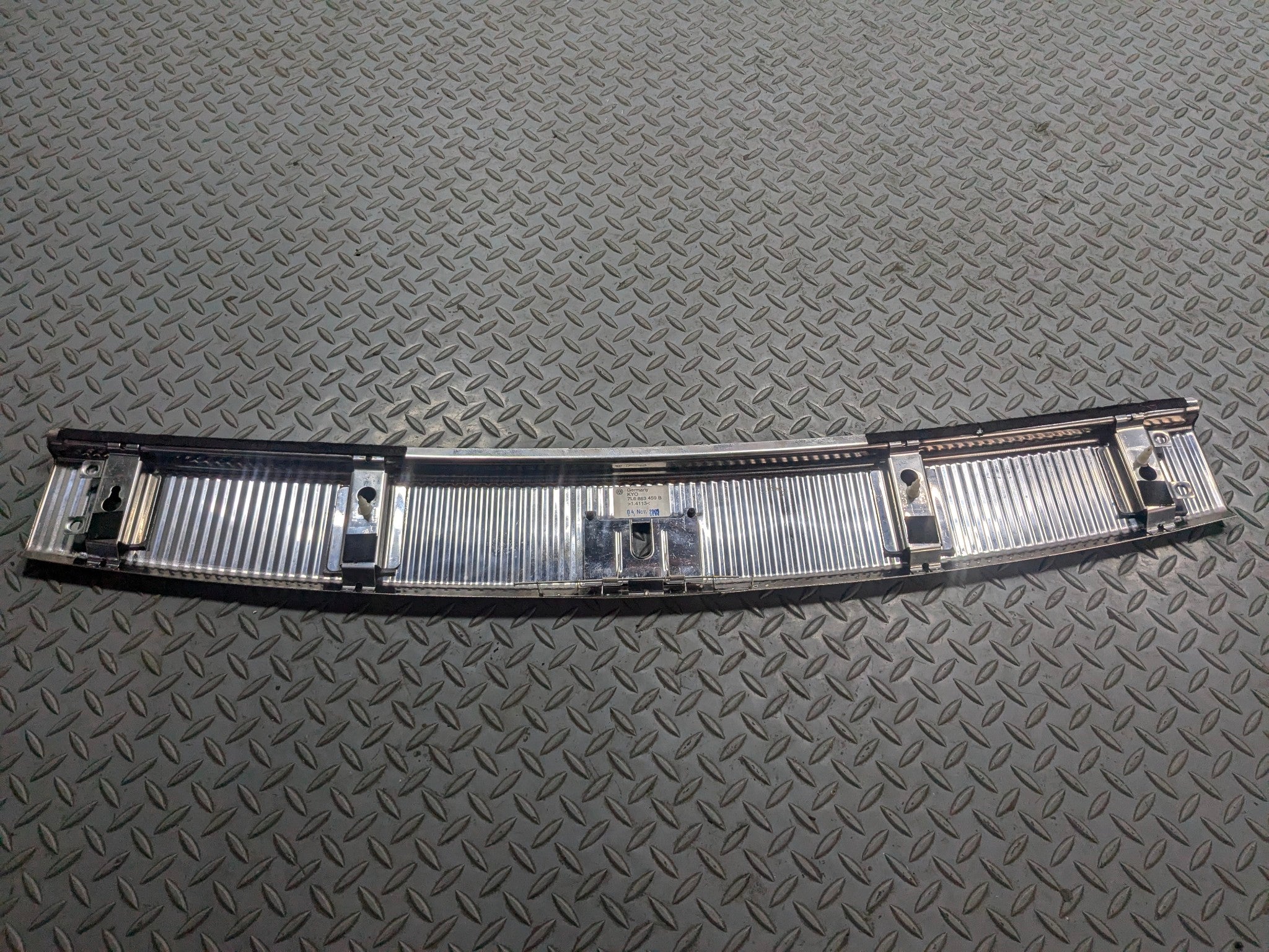 04 - 10 VOLKSWAGEN TOUAREG OEM TRUNK SILL COVER SCUFF PLATE MOLDING TRIM SILVER