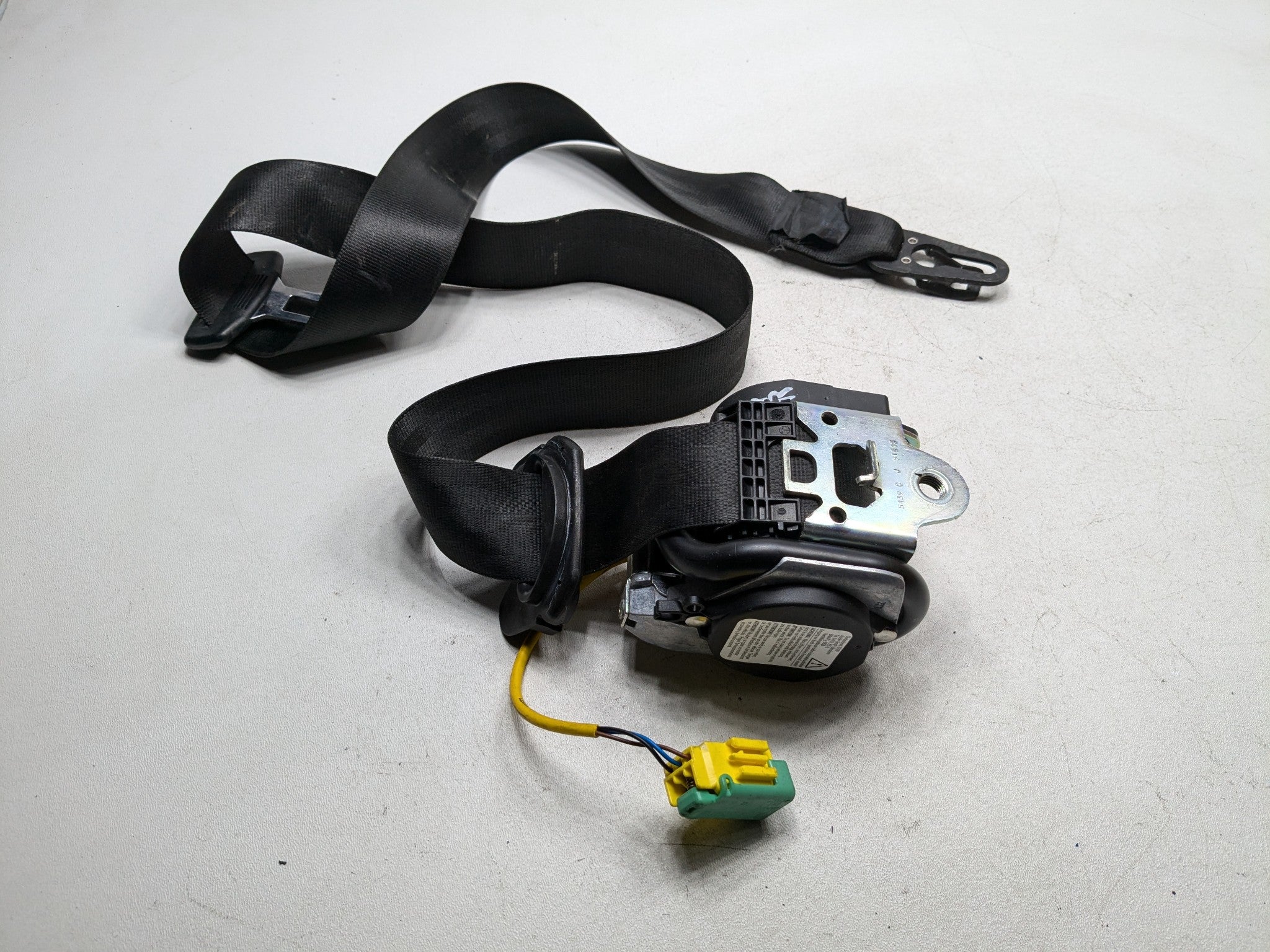 04 - 10 VOLKSWAGEN TOUAREG OEM SEAT BELT RETRACTOR FRONT RIGHT PASSENGER SIDE