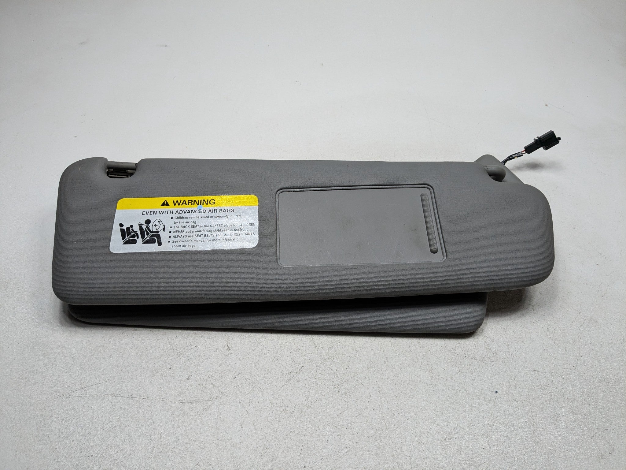 04 - 10 VOLKSWAGEN TOUAREG OEM ILLUMINATED SUN VISOR INTERIOR FRONT RIGHT SIDE